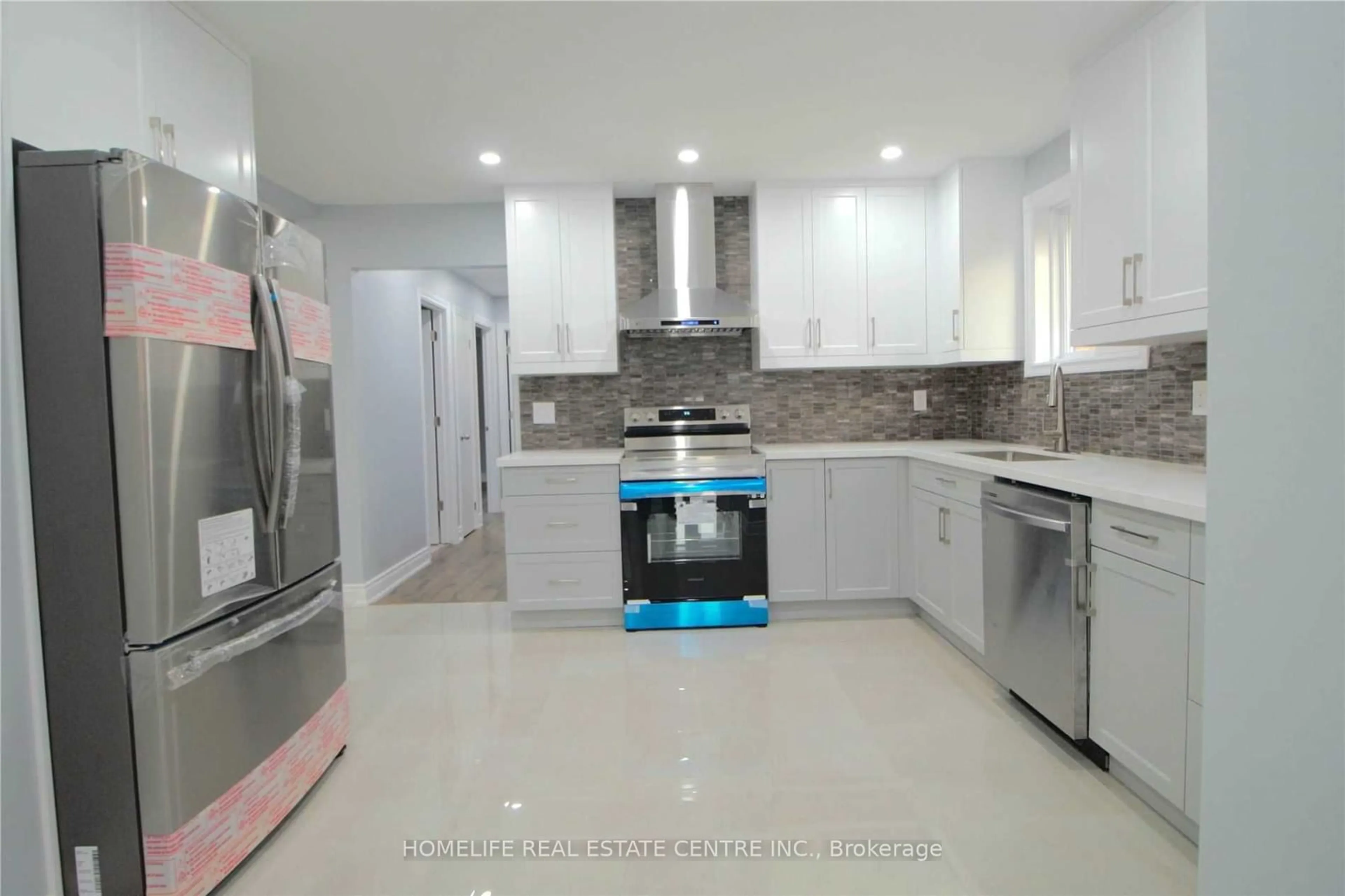 Kitchen, ceramic floors, cottage for 28 Olive Crt, Brampton Ontario L6V 3G9