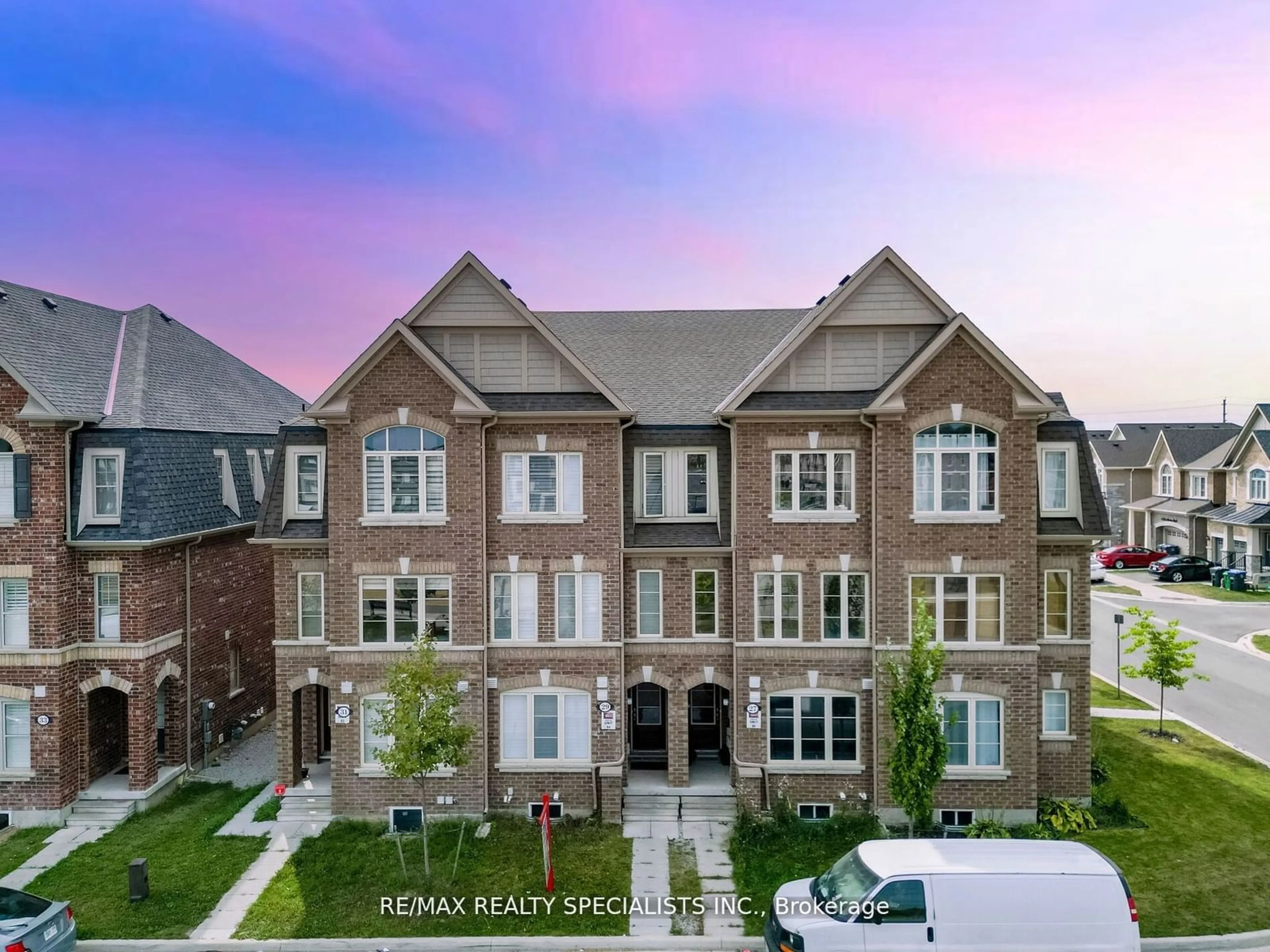 A pic from exterior of the house or condo, the street view for 29 Finegan Circ, Brampton Ontario L7A 4Z7