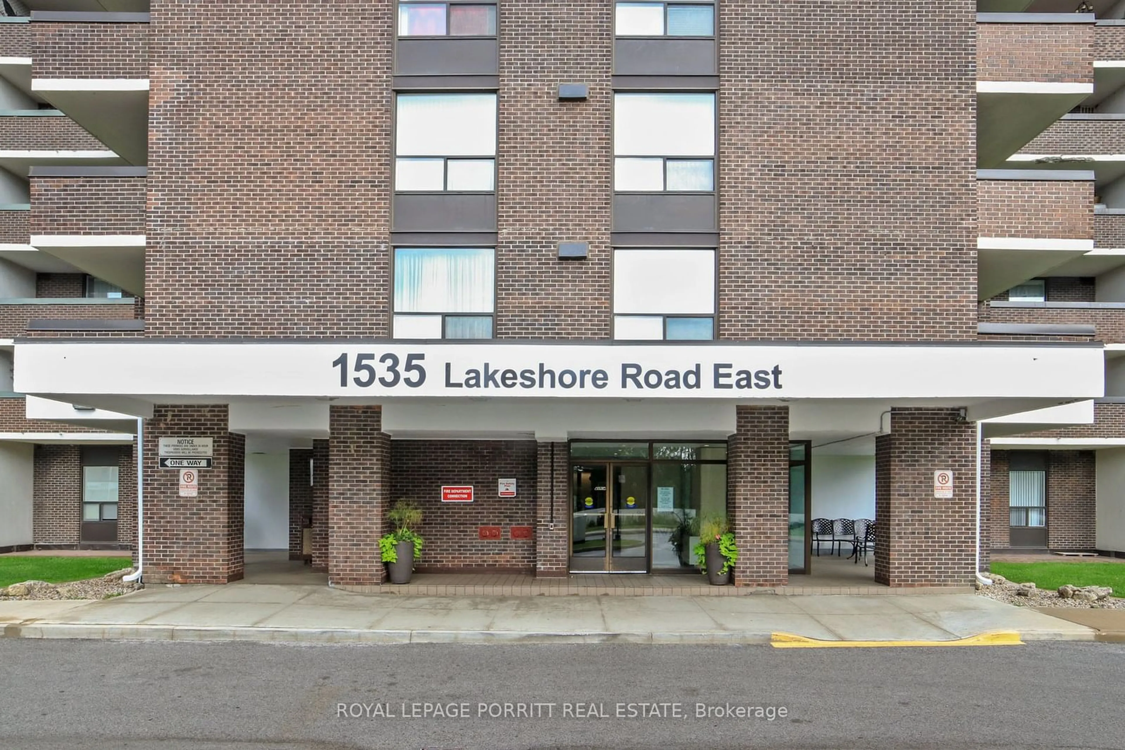 A pic from exterior of the house or condo, the front or back of building for 1535 Lakeshore Rd #1407, Mississauga Ontario L5E 3E2