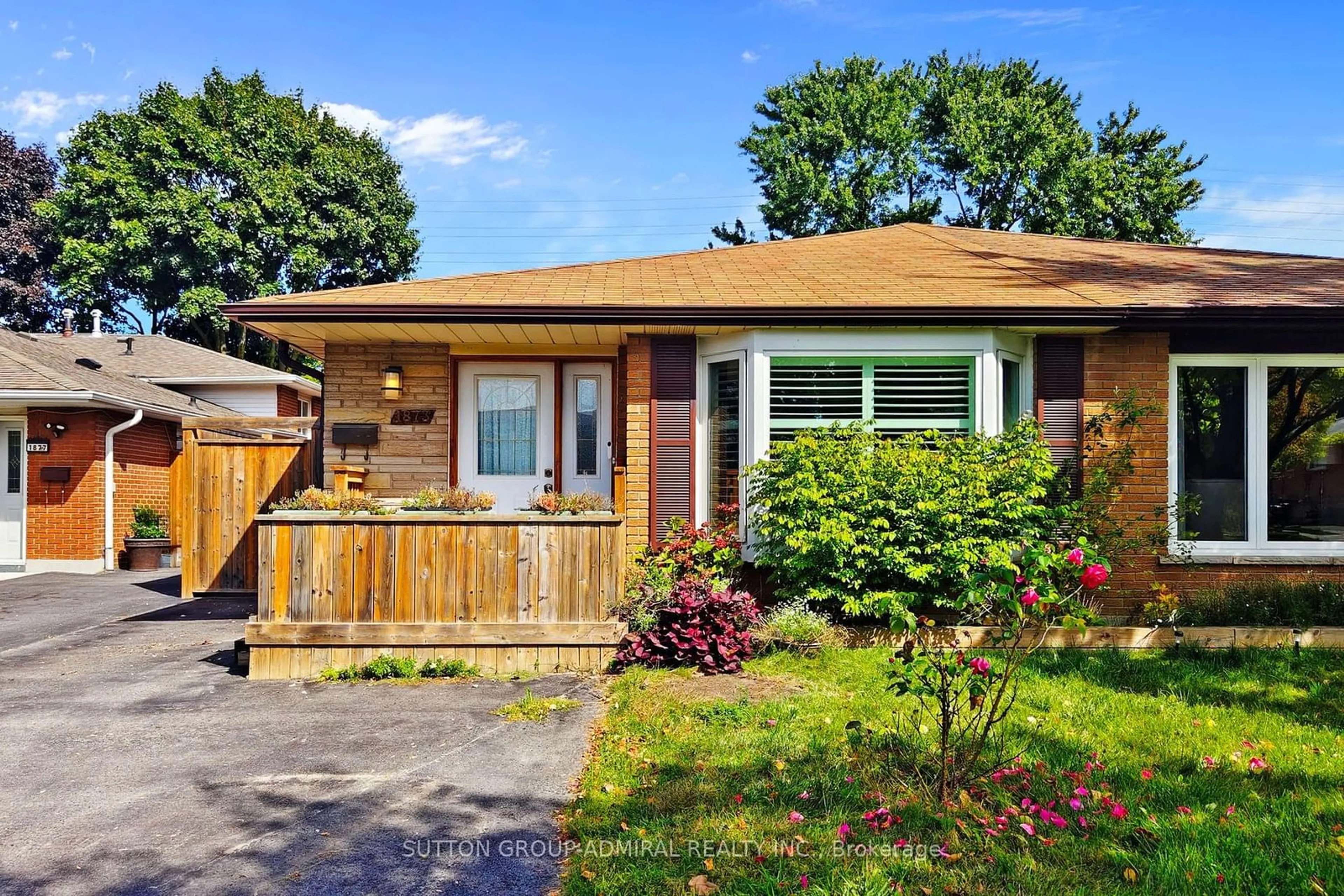 Frontside or backside of a home, cottage for 1873 Bonnymede Dr, Mississauga Ontario L5J 1E2