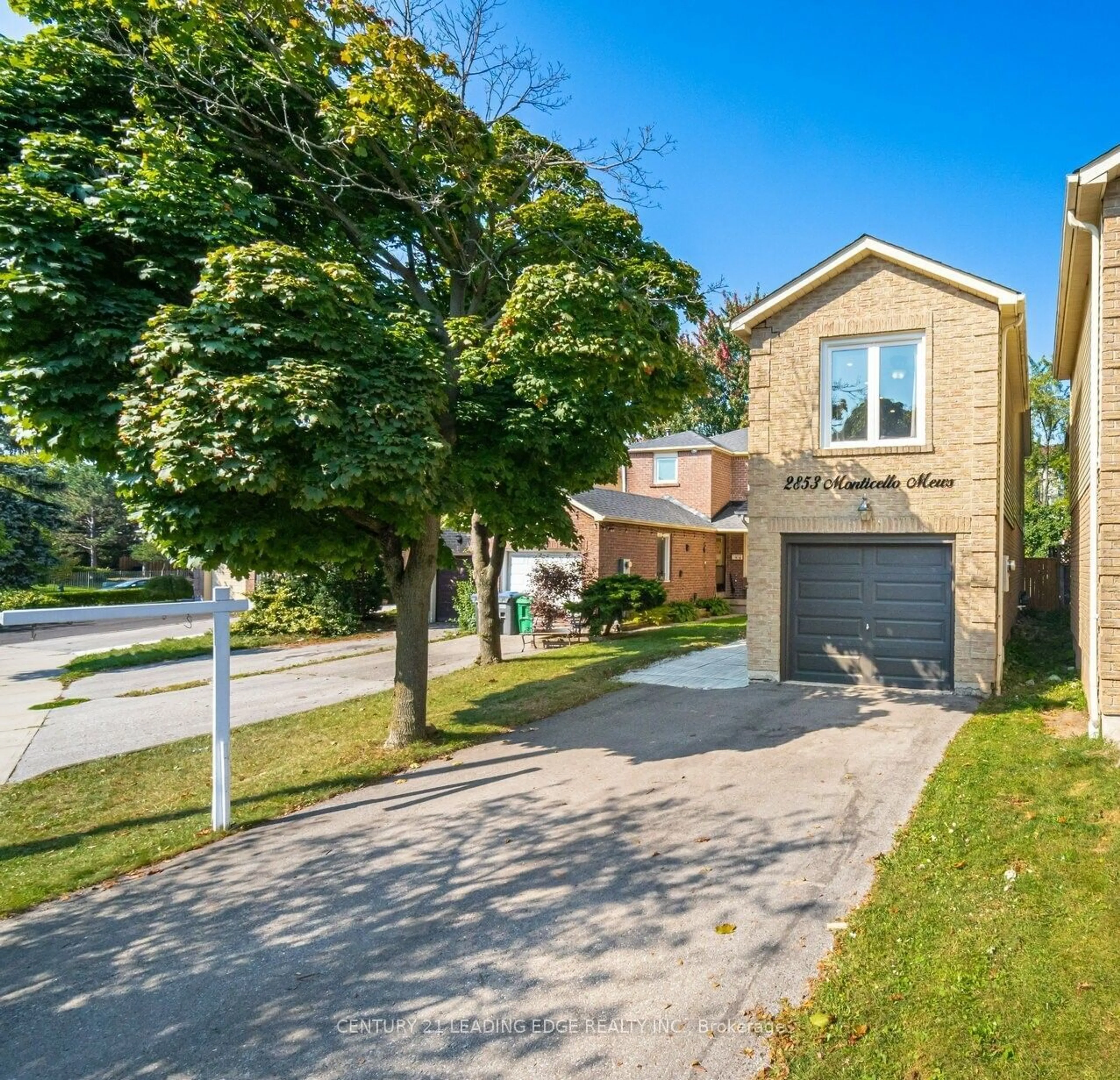 Frontside or backside of a home, the street view for 2853 Monticello Mews, Mississauga Ontario L5N 4A2