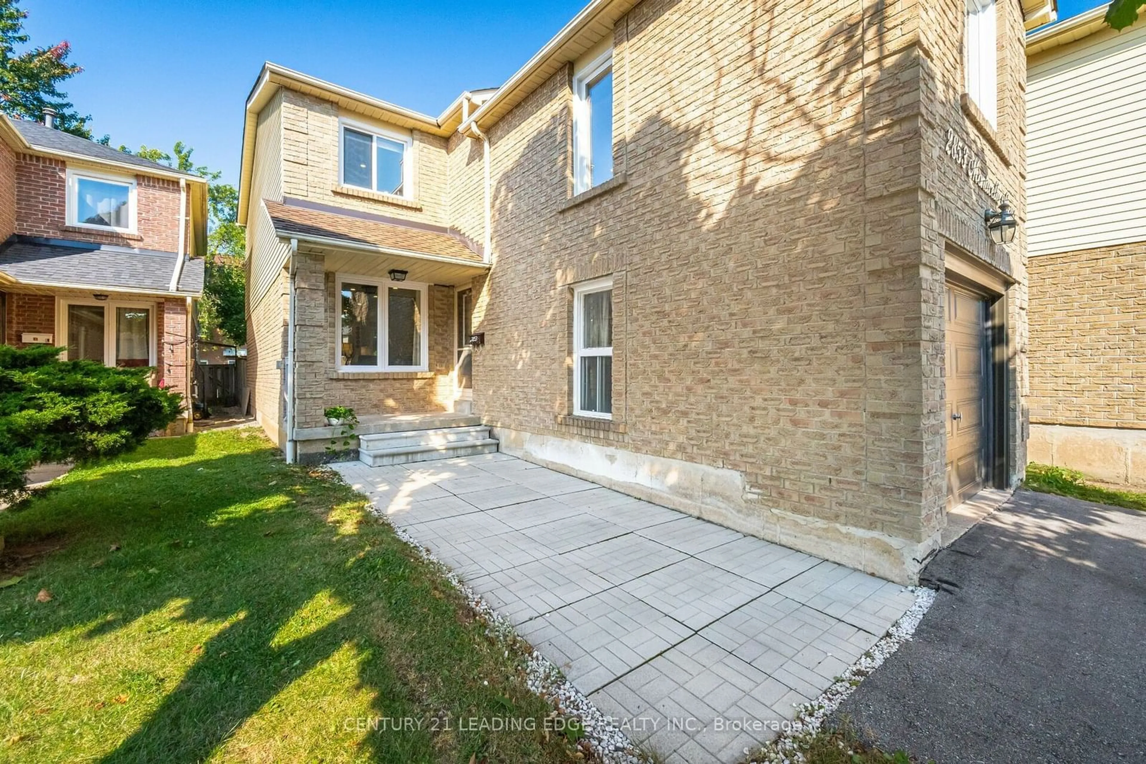 Home with brick exterior material for 2853 Monticello Mews, Mississauga Ontario L5N 4A2