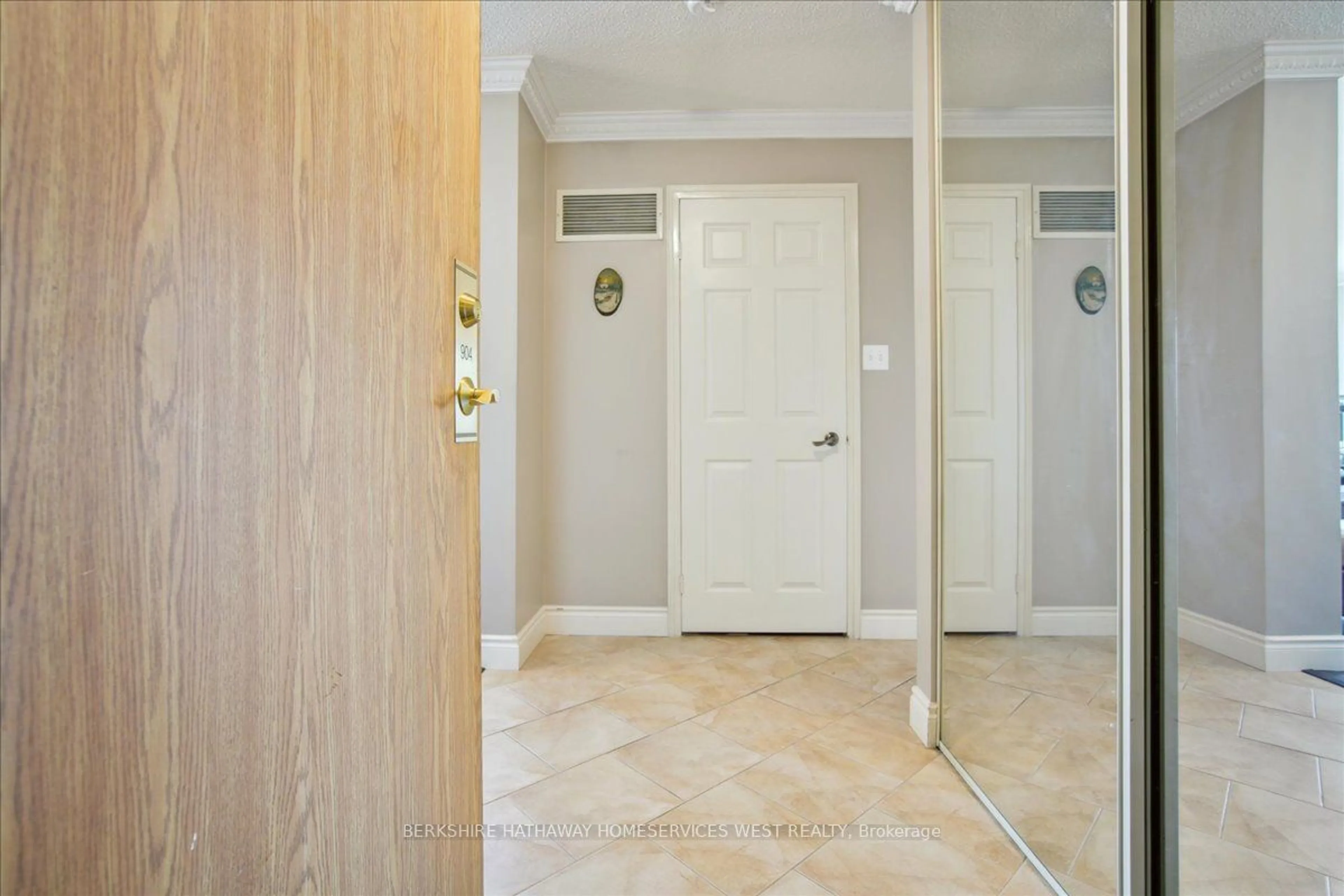 Indoor entryway, ceramic floors for 1360 Rathburn Rd #904, Mississauga Ontario L4W 4H4