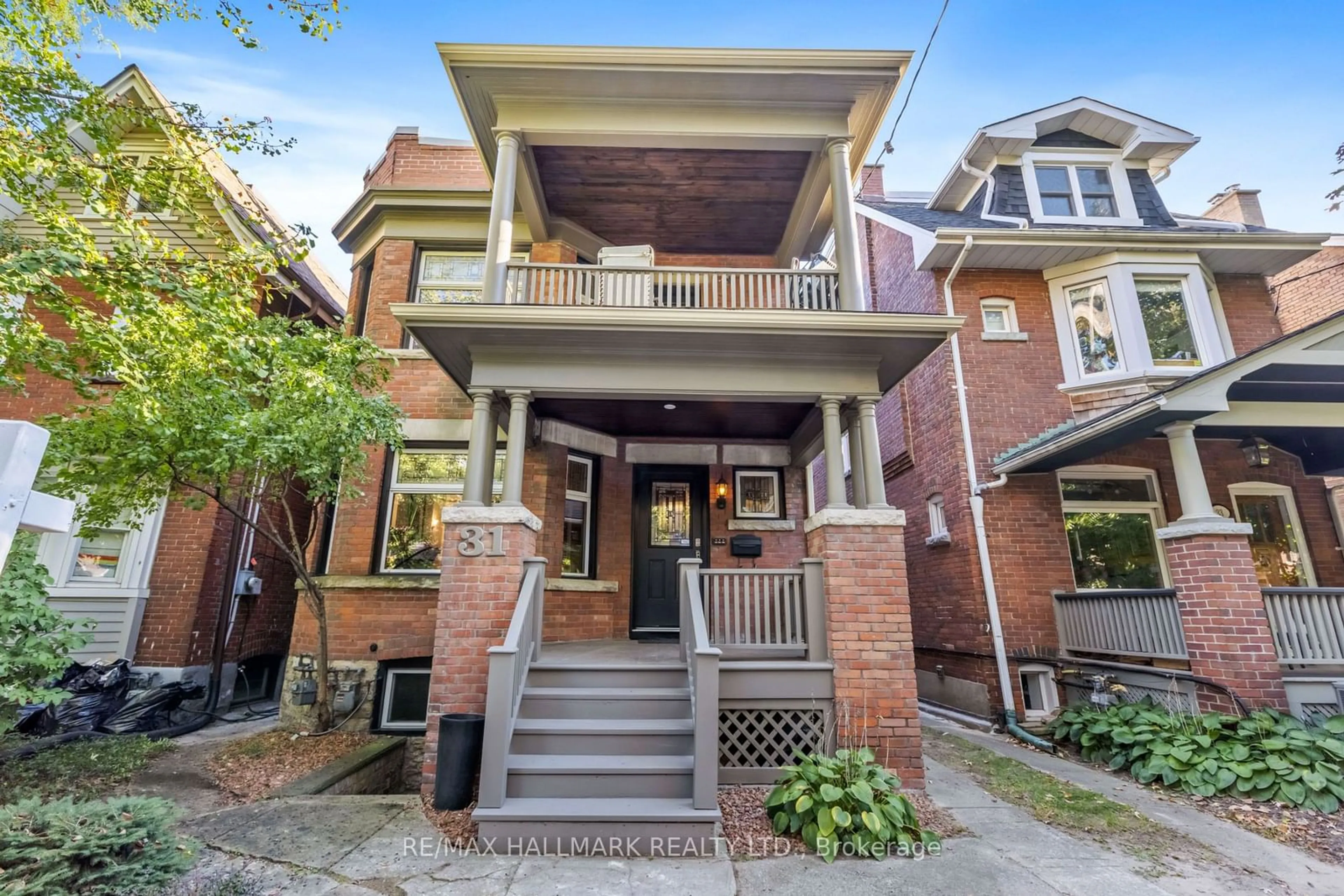 Home with brick exterior material for 31 Hewitt Ave, Toronto Ontario M6R 1Y4