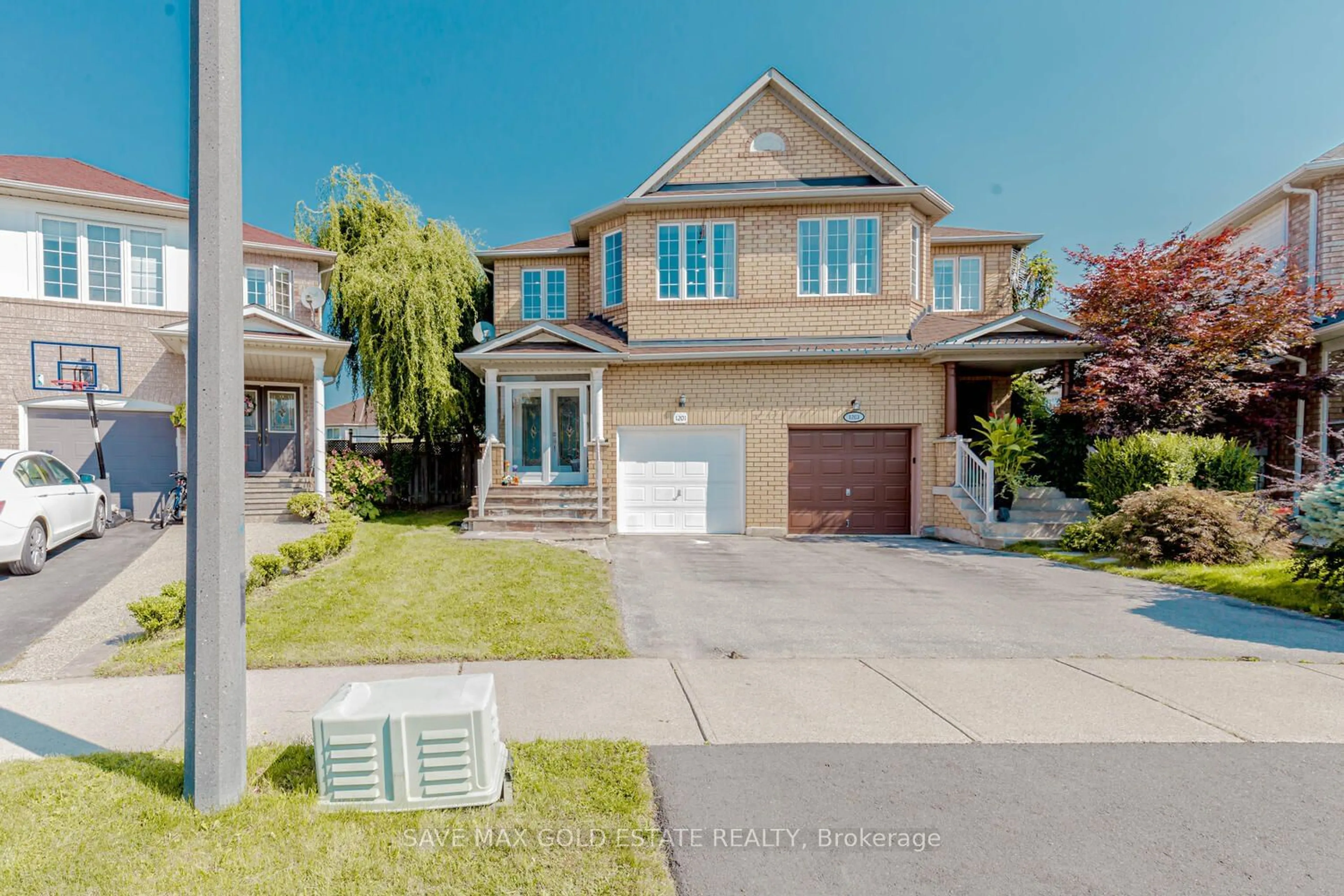 Frontside or backside of a home, the street view for 1201 Mowat Lane, Milton Ontario L9T 5R2