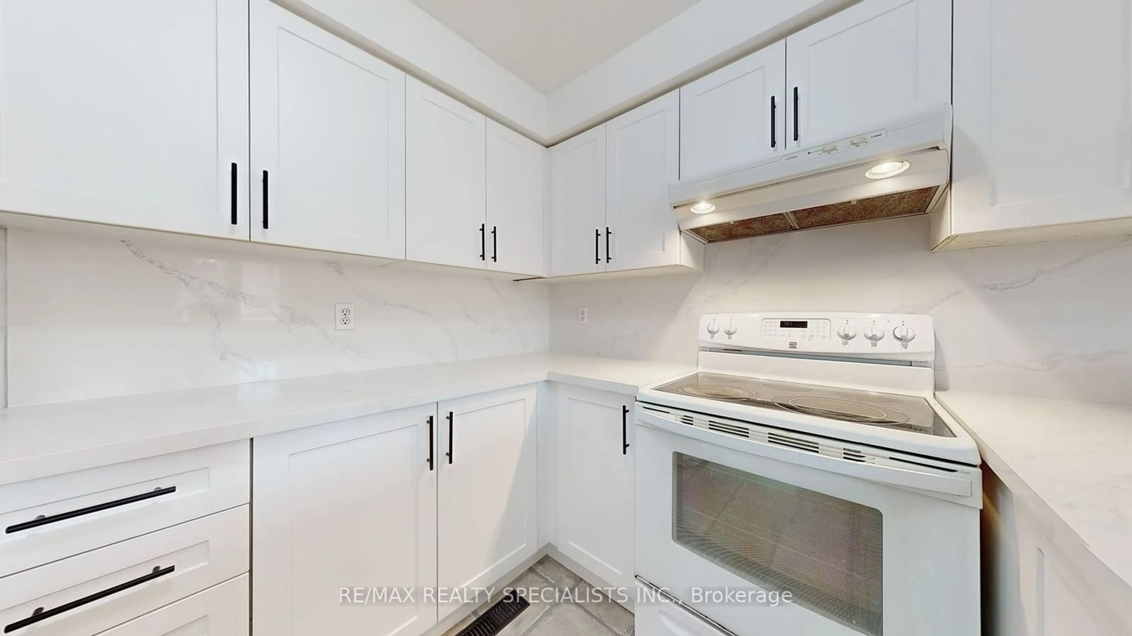 Standard kitchen, wood floors for 60 Barondale Dr #269, Mississauga Ontario L4Z 3N8