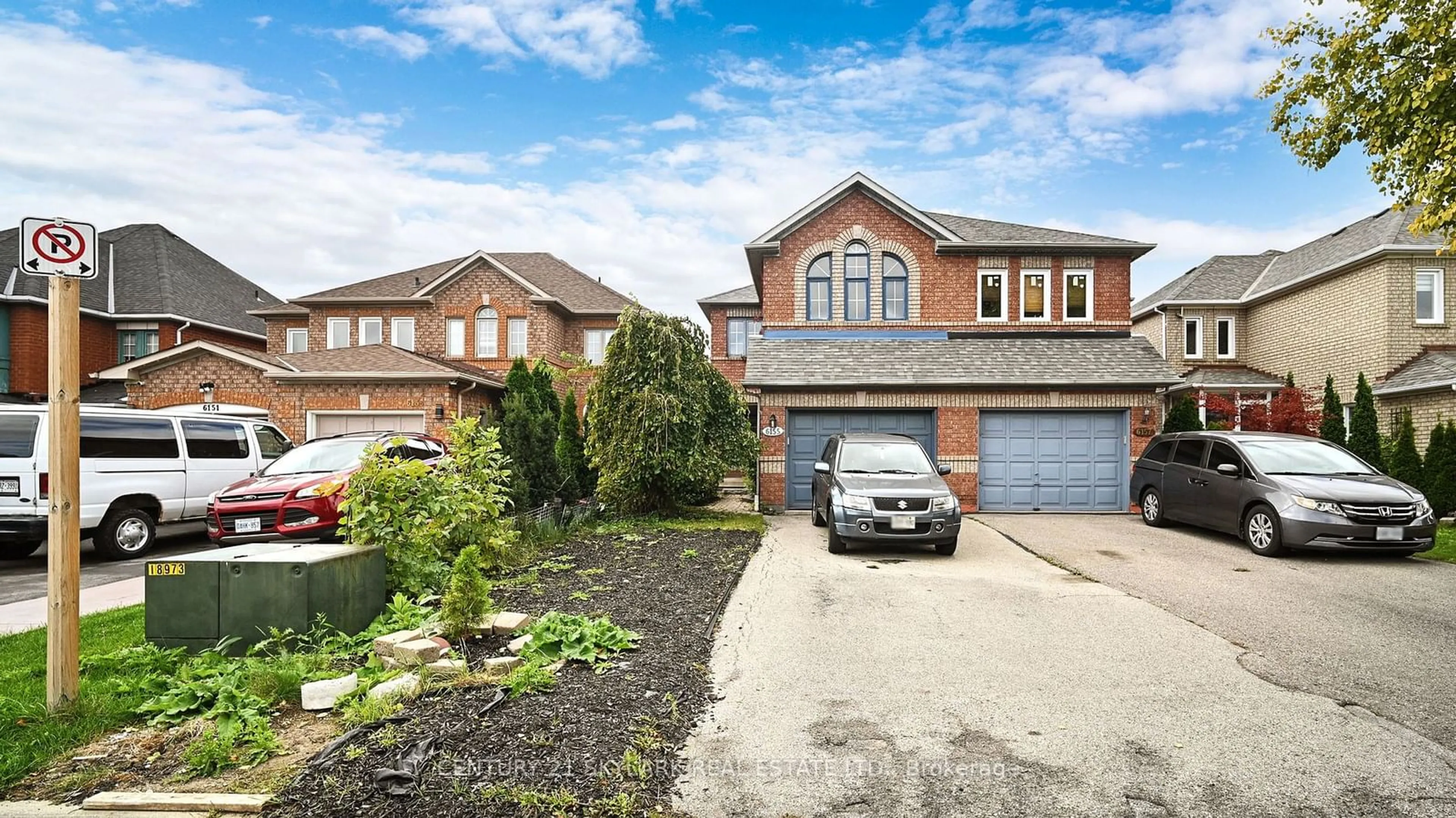 A pic from exterior of the house or condo, the street view for 6155 Snowy Owl Cres, Mississauga Ontario L5N 7B5