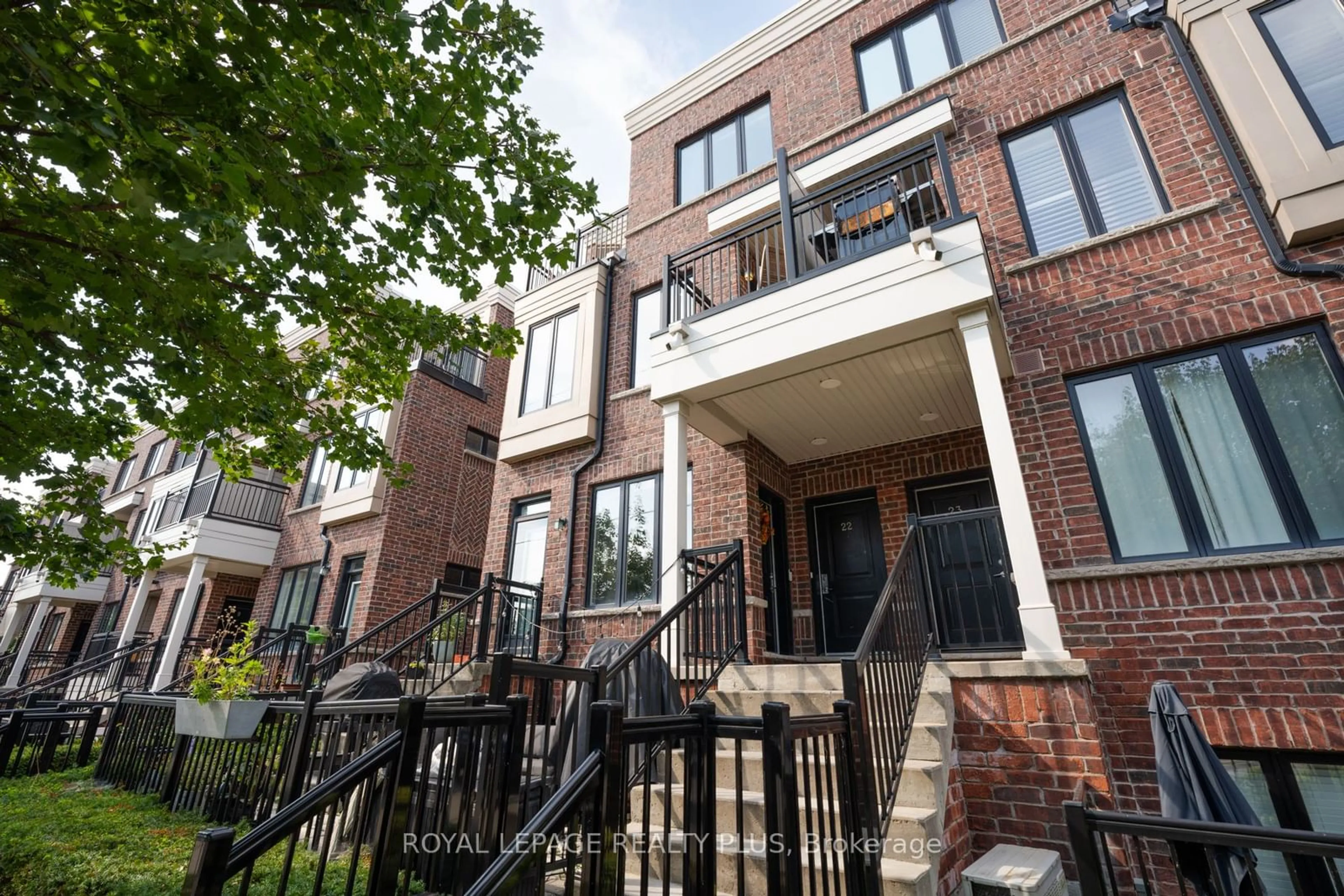 A pic from exterior of the house or condo, the front or back of building for 120 Twenty Fourth St #22, Toronto Ontario M8V 0B9