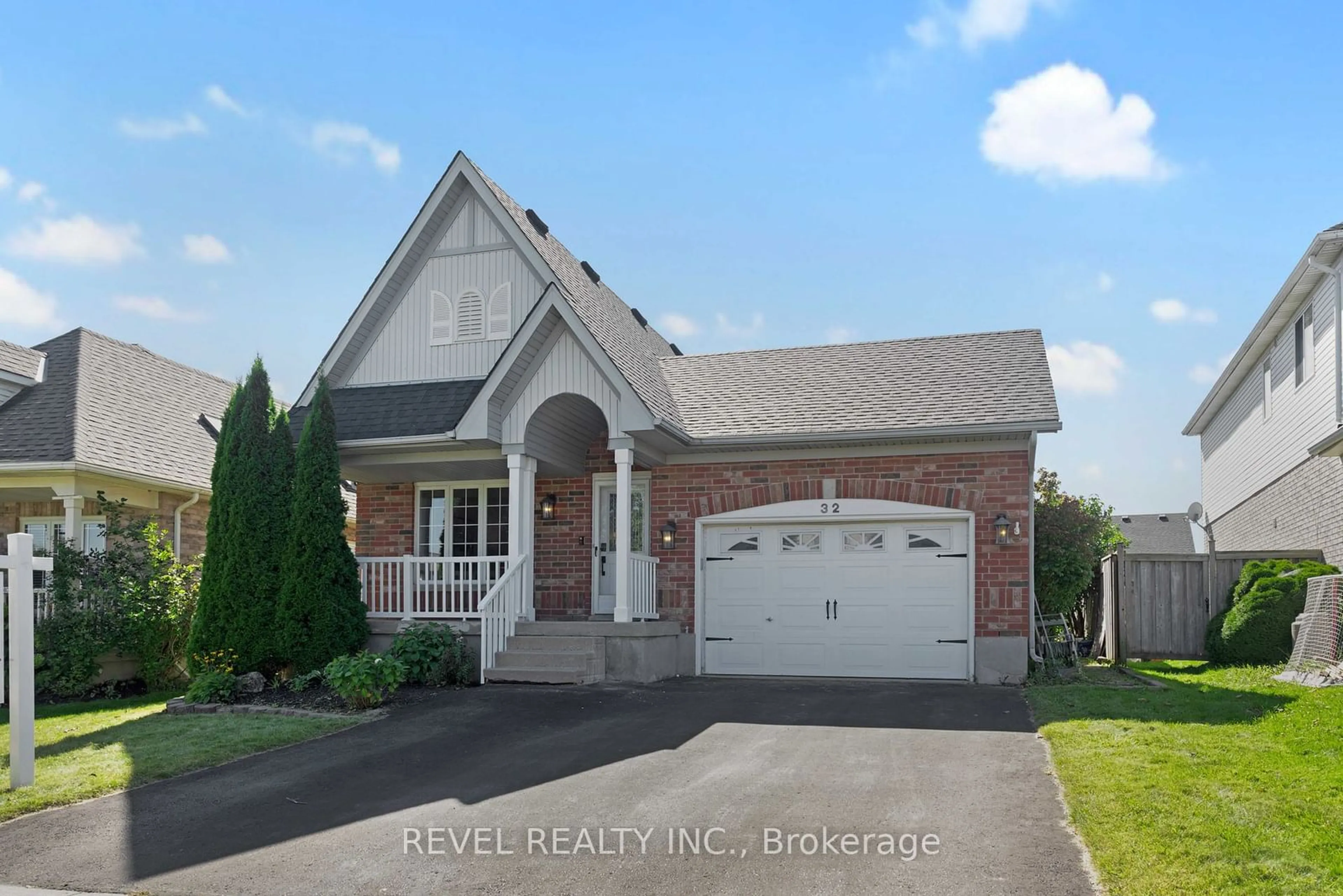 Frontside or backside of a home, the street view for 32 Sherwood St, Orangeville Ontario L9W 5C9