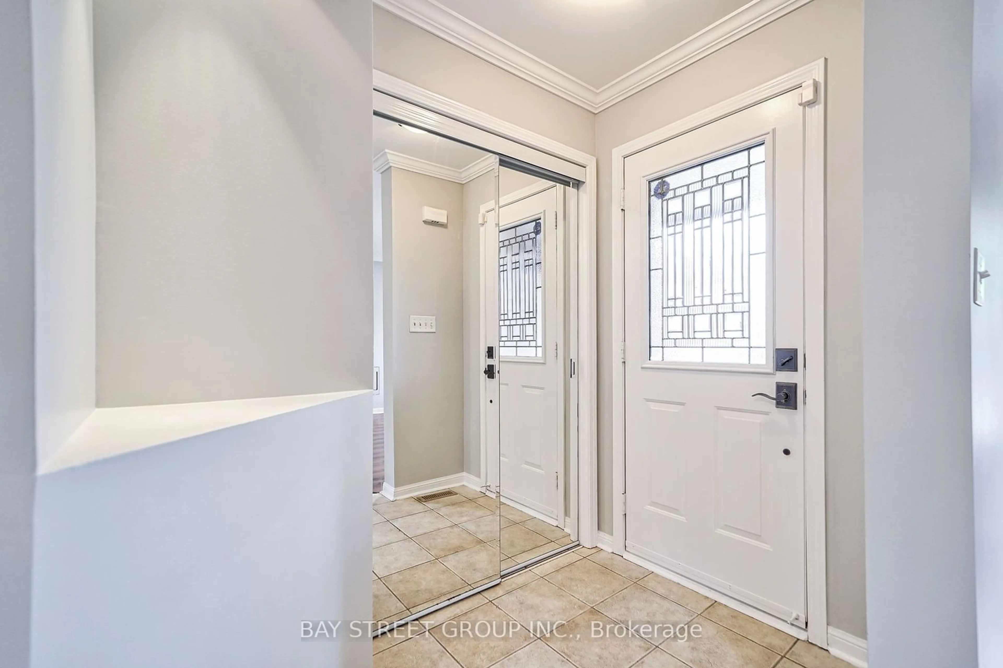 Indoor entryway, wood floors for 18 Leagrove St, Brampton Ontario L7A 1Z7