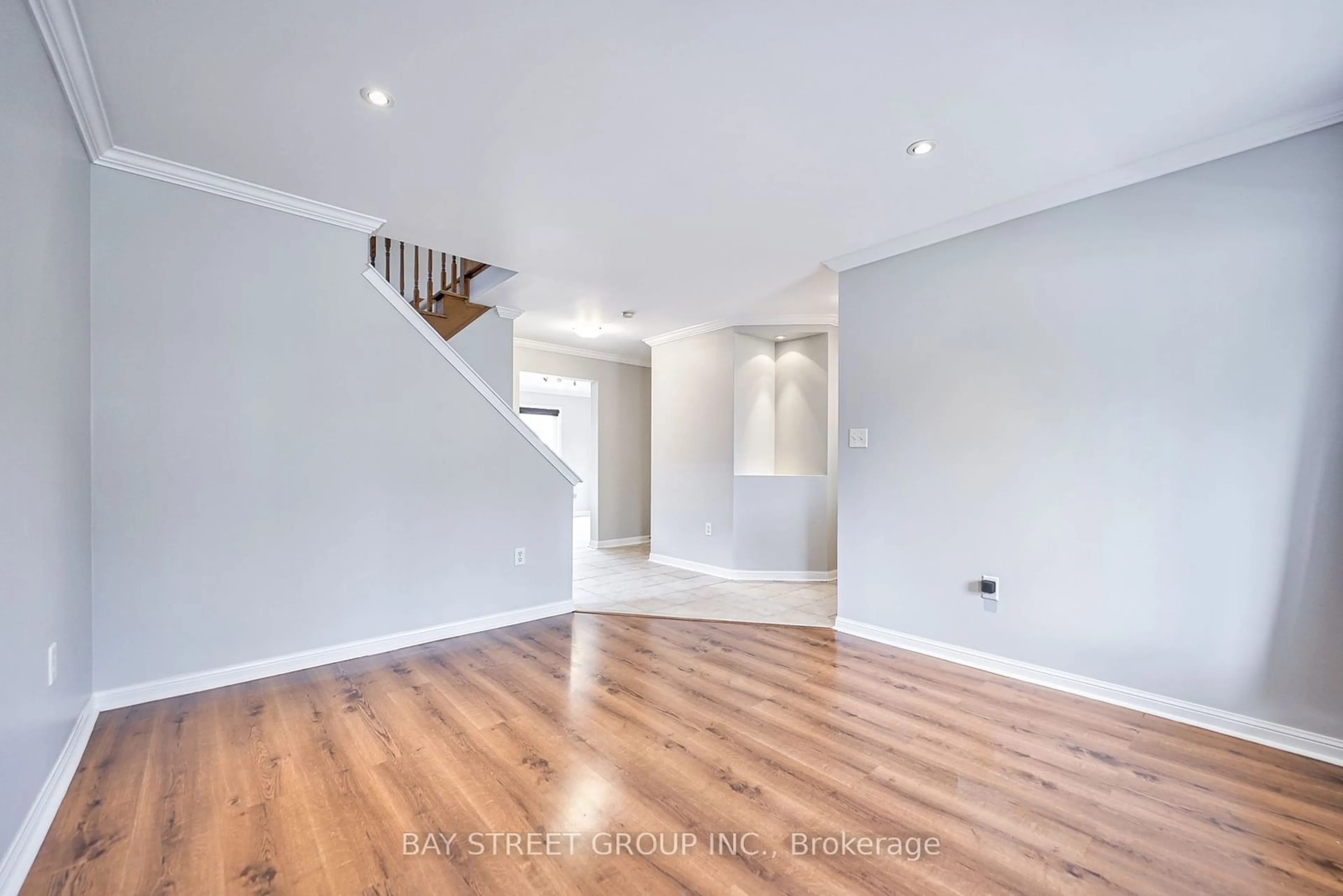 Indoor foyer, wood floors for 18 Leagrove St, Brampton Ontario L7A 1Z7