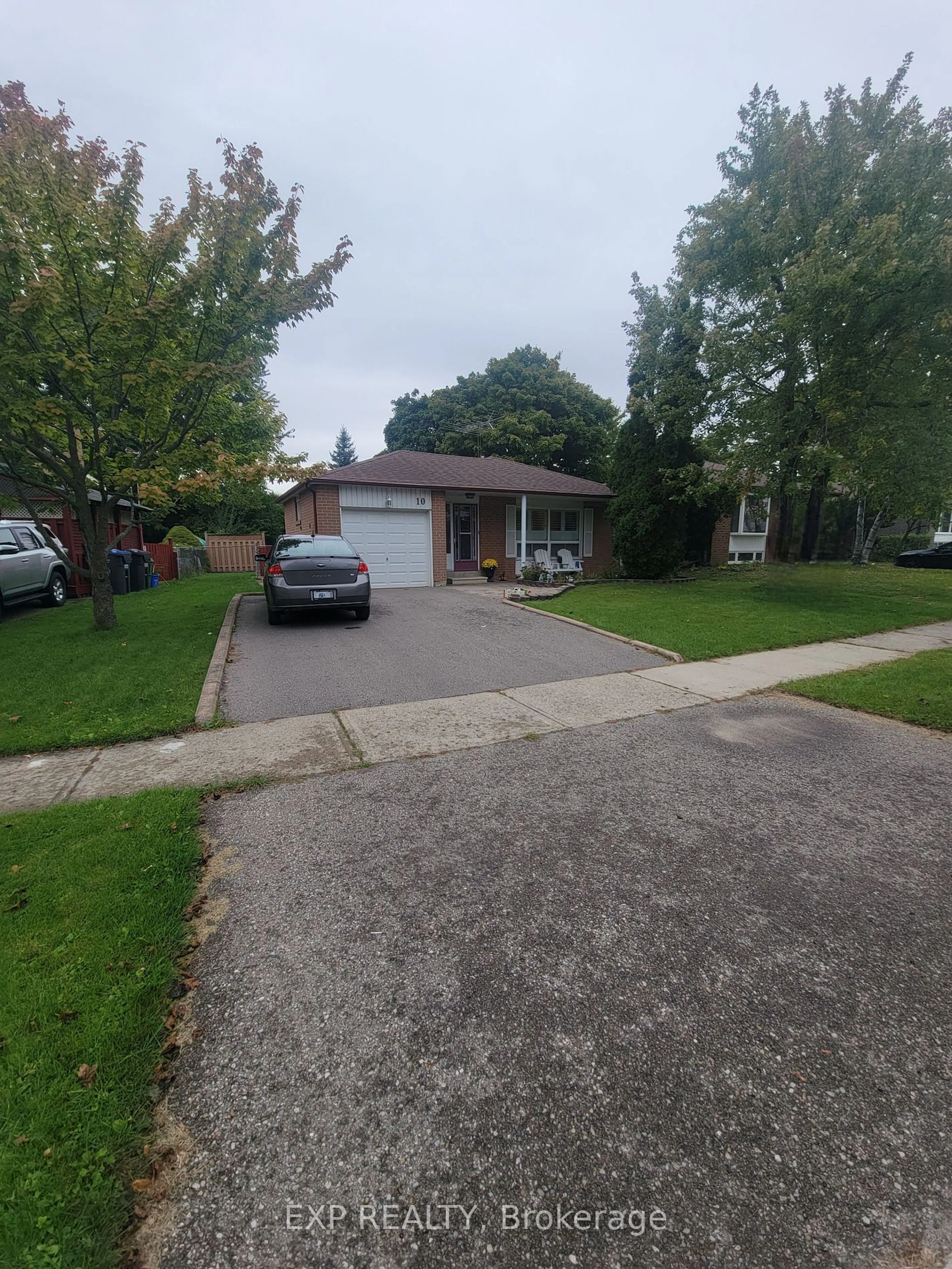 Frontside or backside of a home, the street view for 10 Aberdeen Cres, Brampton Ontario L6T 2P9