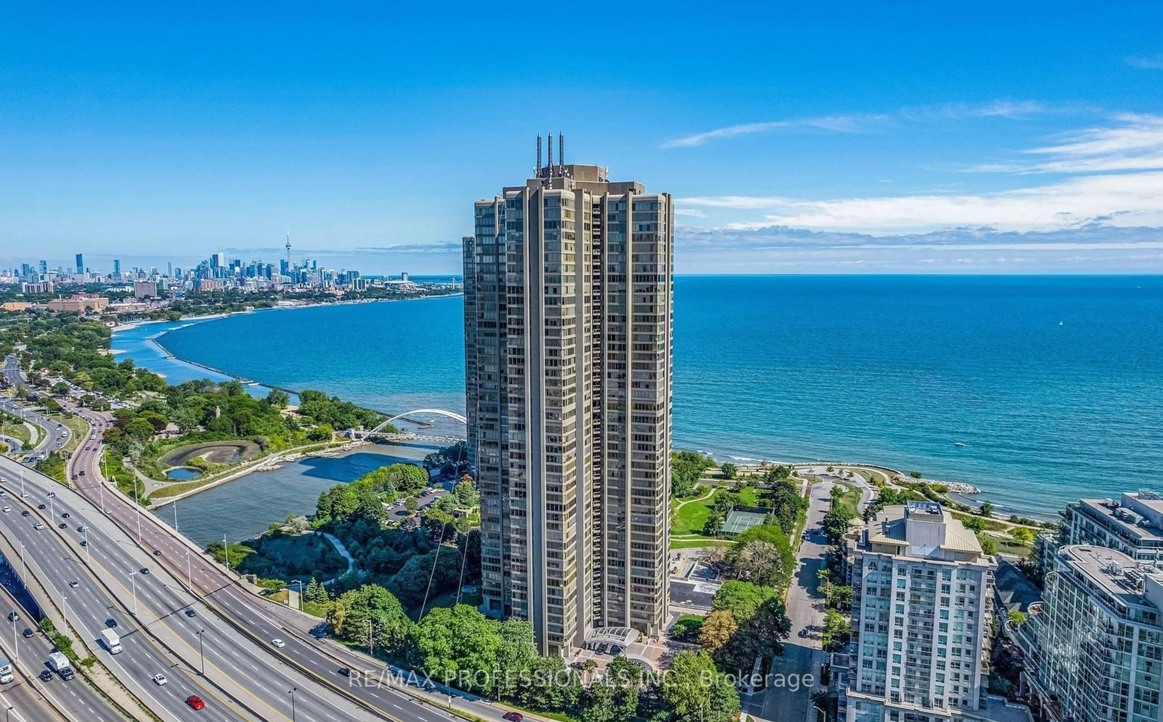 A pic from exterior of the house or condo, the view of city buildings for 2045 Lake Shore Blvd #810, Toronto Ontario M8V 2Z6