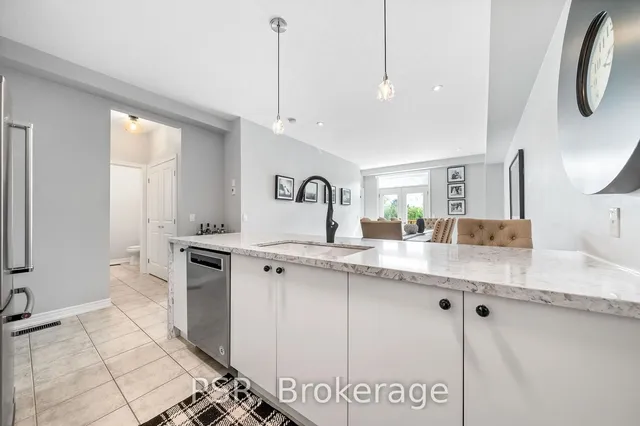 Additional property image - 5056 New St Unit 15