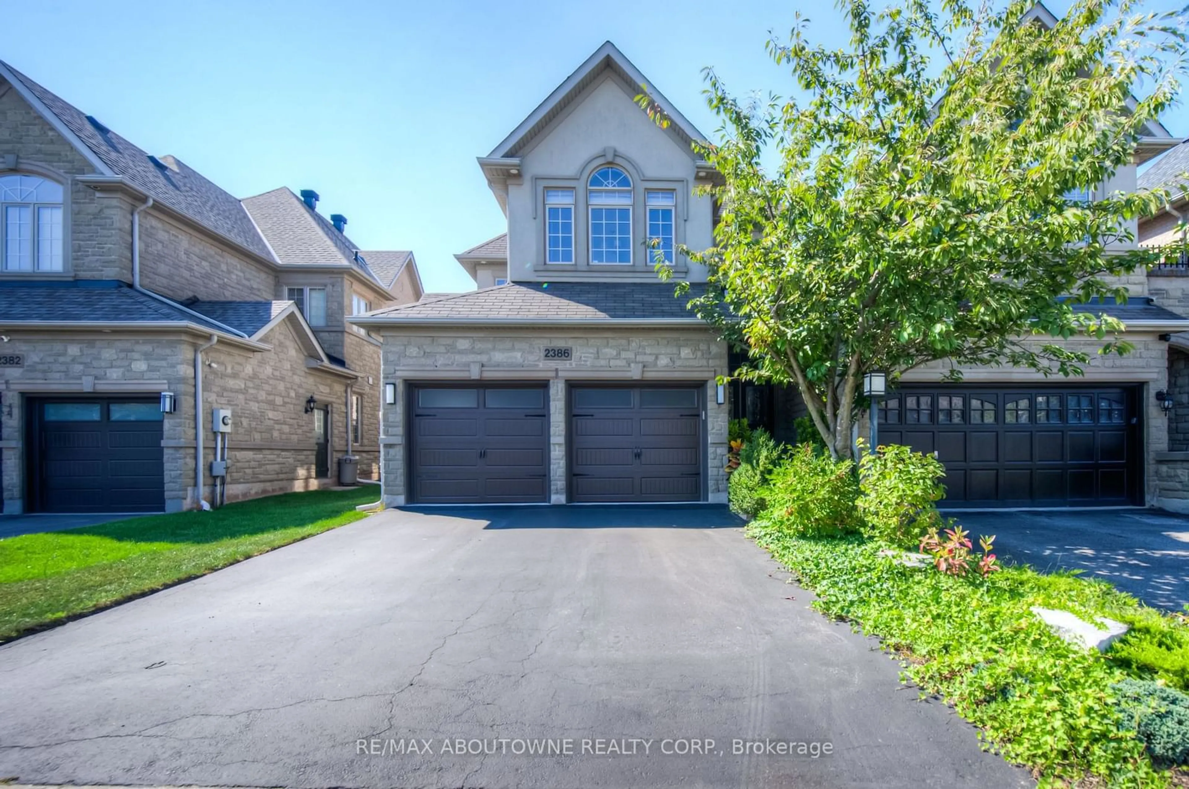 Frontside or backside of a home, the street view for 2386 Wasaga Dr, Oakville Ontario L6H 0B7