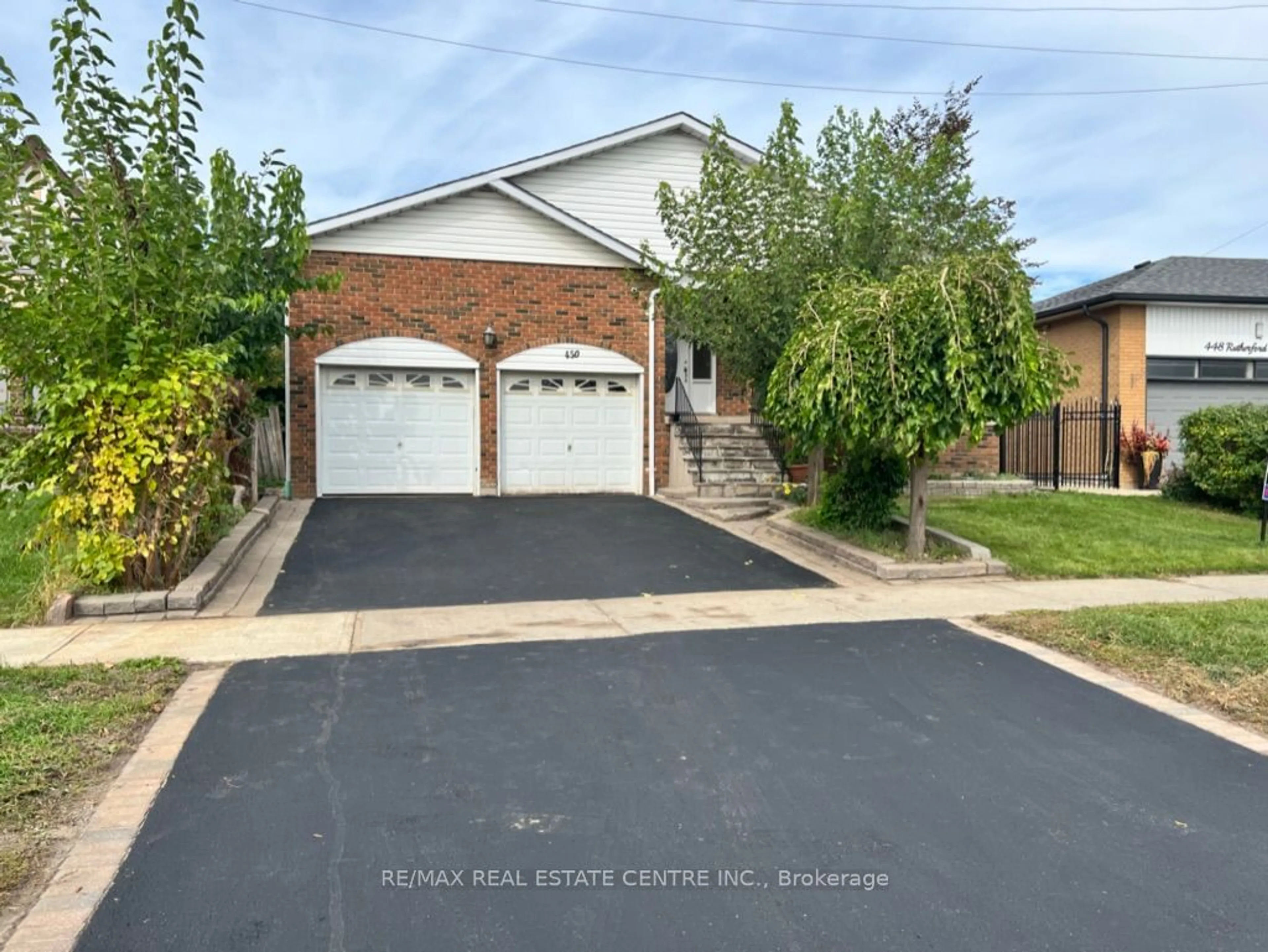 Frontside or backside of a home, the street view for 450 Rutherford Rd, Brampton Ontario L6V 3S1