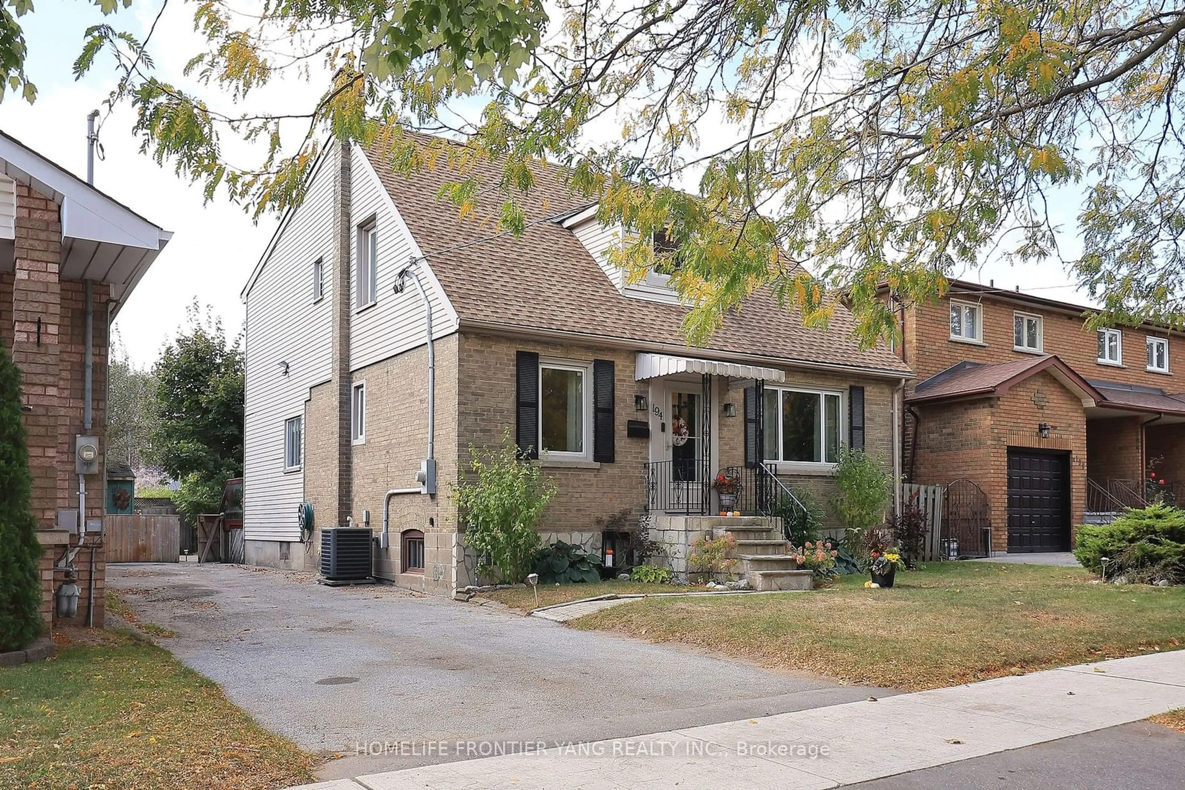 Frontside or backside of a home, the street view for 194 Gamma St, Toronto Ontario M8W 4G5