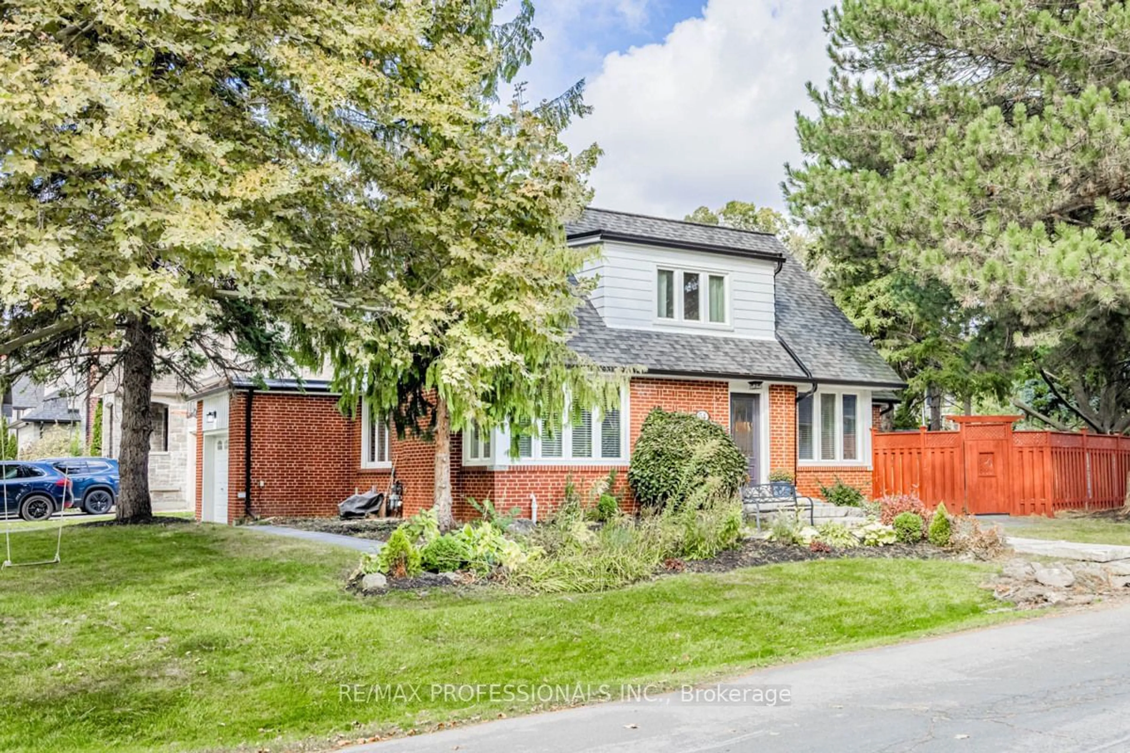 Frontside or backside of a home, cottage for 54 Robin Hood Rd, Toronto Ontario M9A 2W8