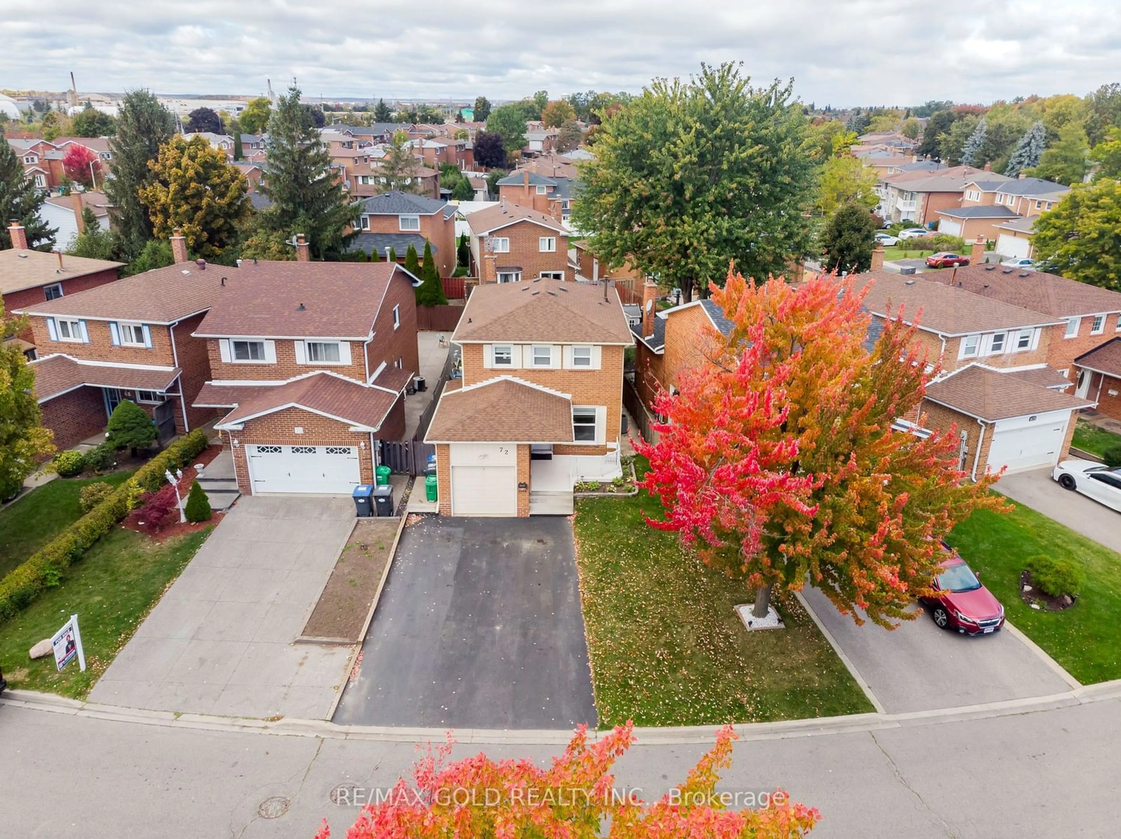 Frontside or backside of a home, the street view for 72 Crenshaw Crt, Brampton Ontario L6Z 1W9