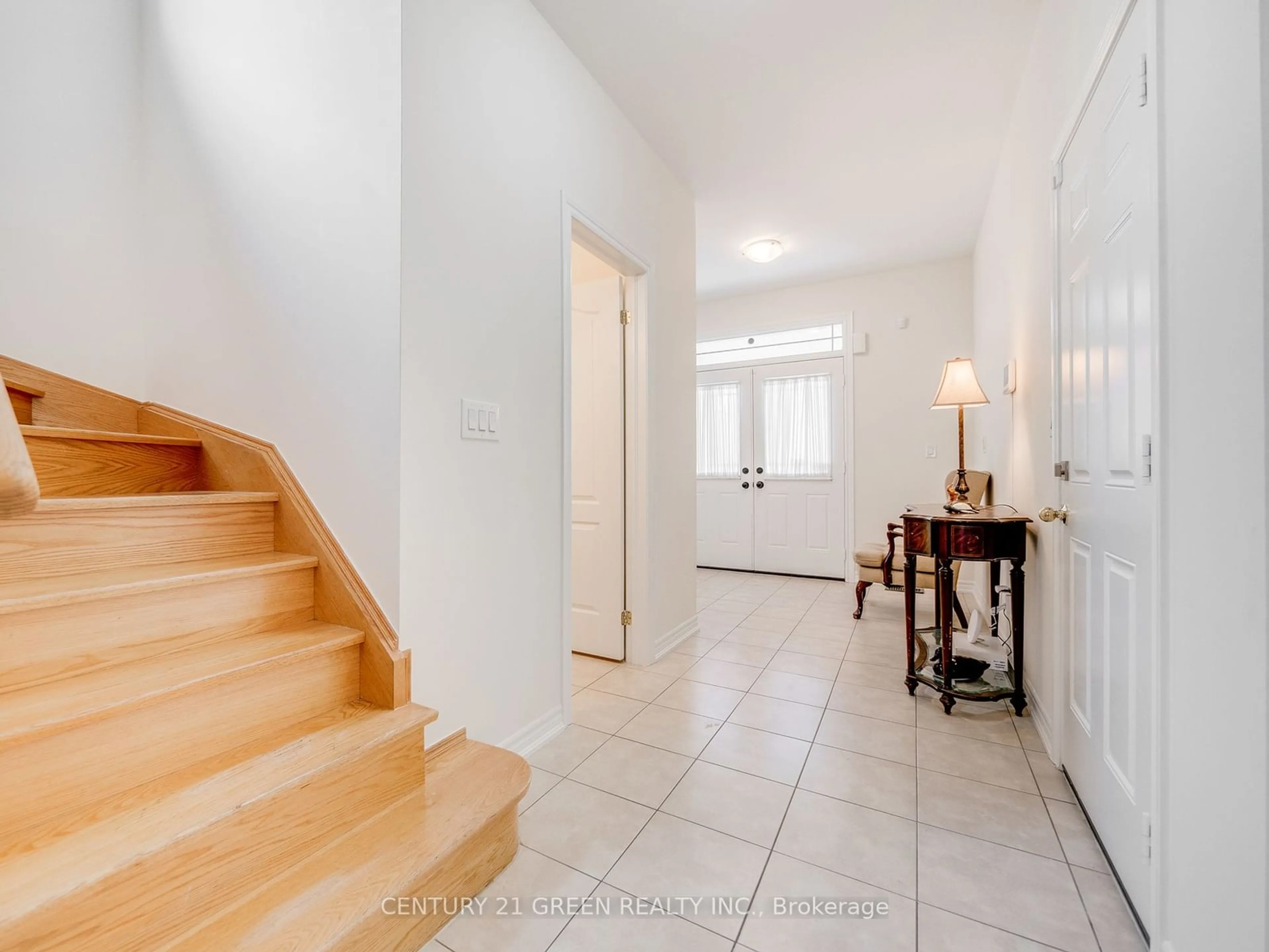 Indoor entryway, wood floors for 129 Mclaughlin Ave, Milton Ontario L9T 7P5