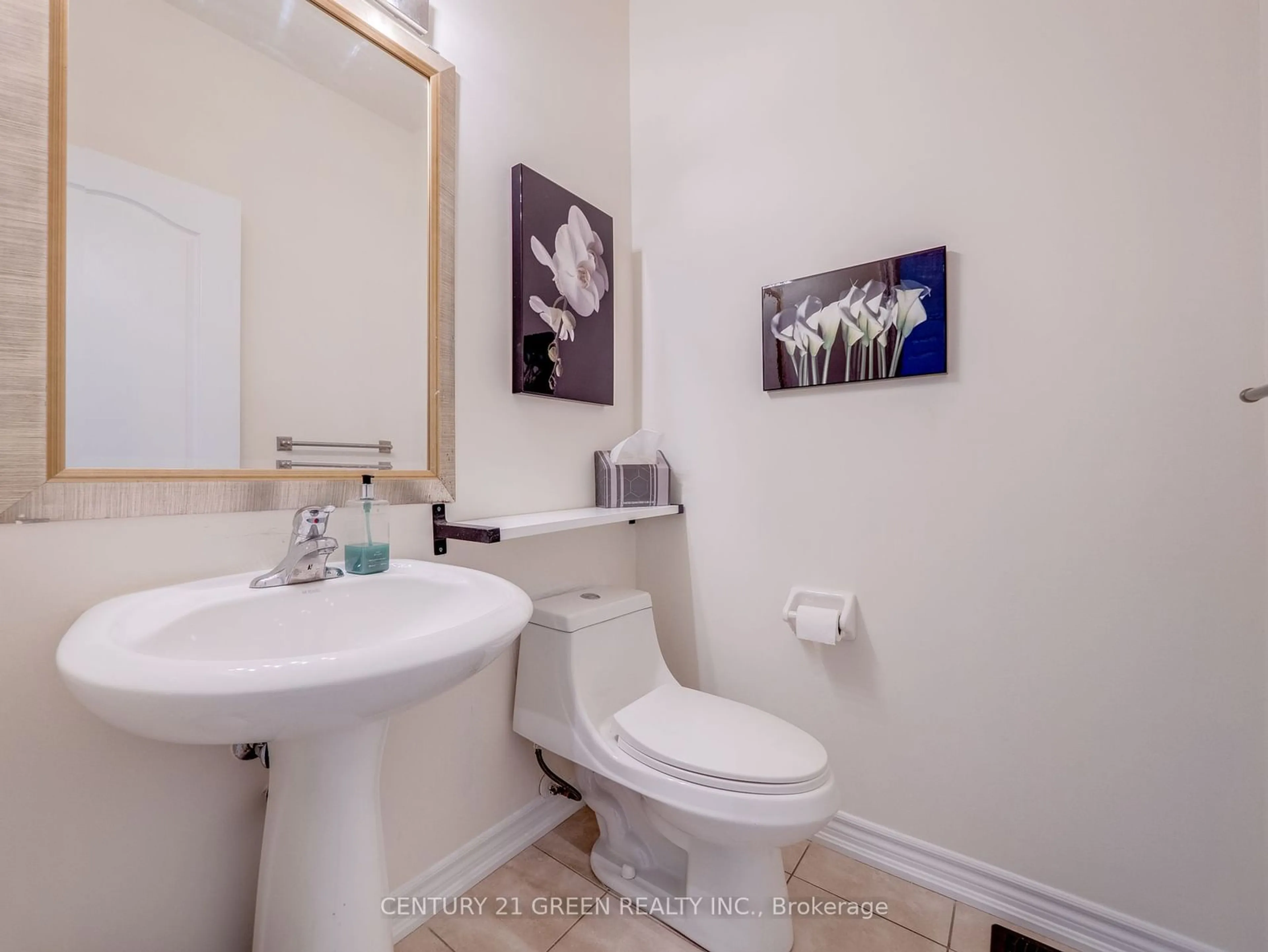 Standard bathroom for 129 Mclaughlin Ave, Milton Ontario L9T 7P5