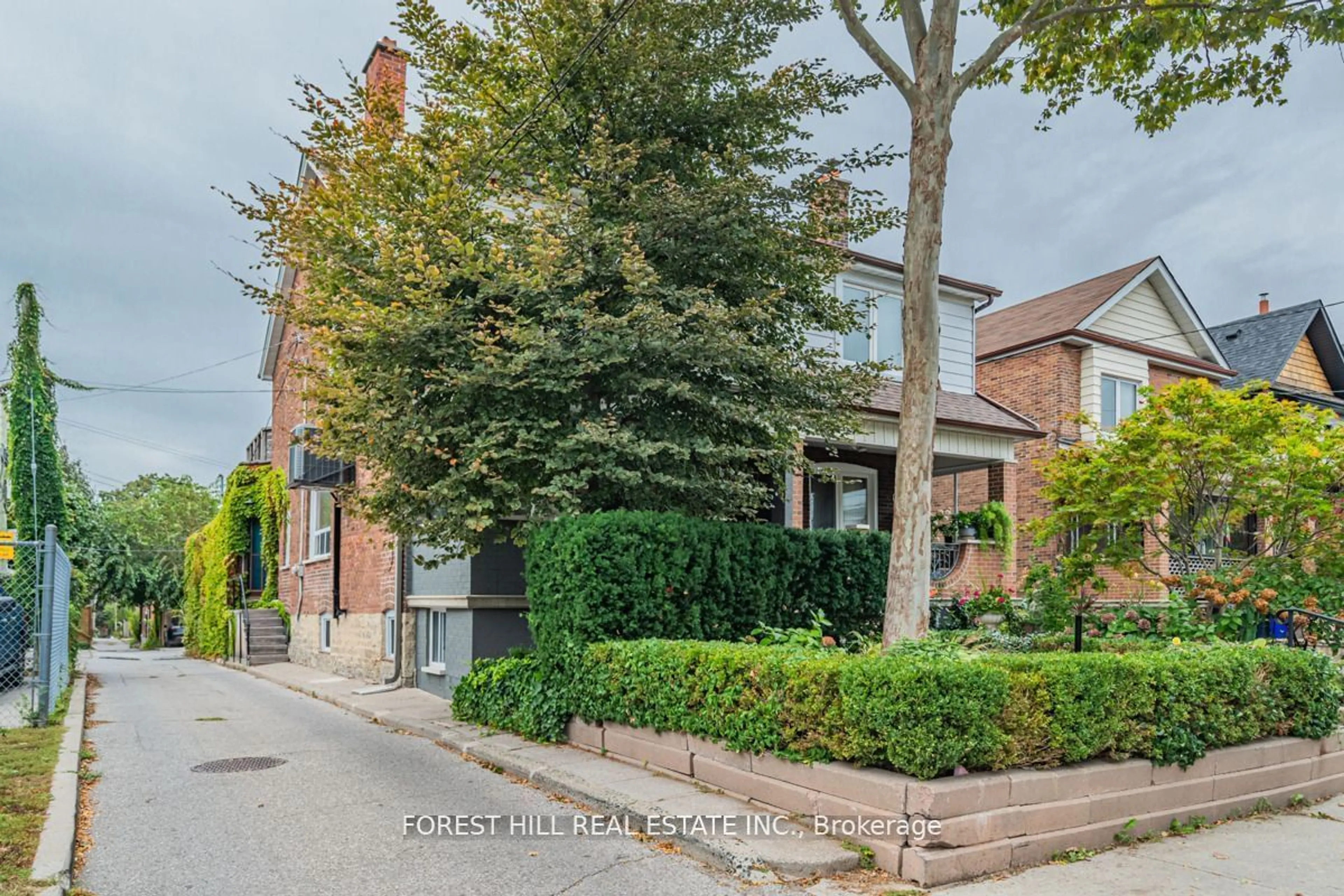 Home with brick exterior material for 84 Earlscourt Ave, Toronto Ontario M6E 4A9