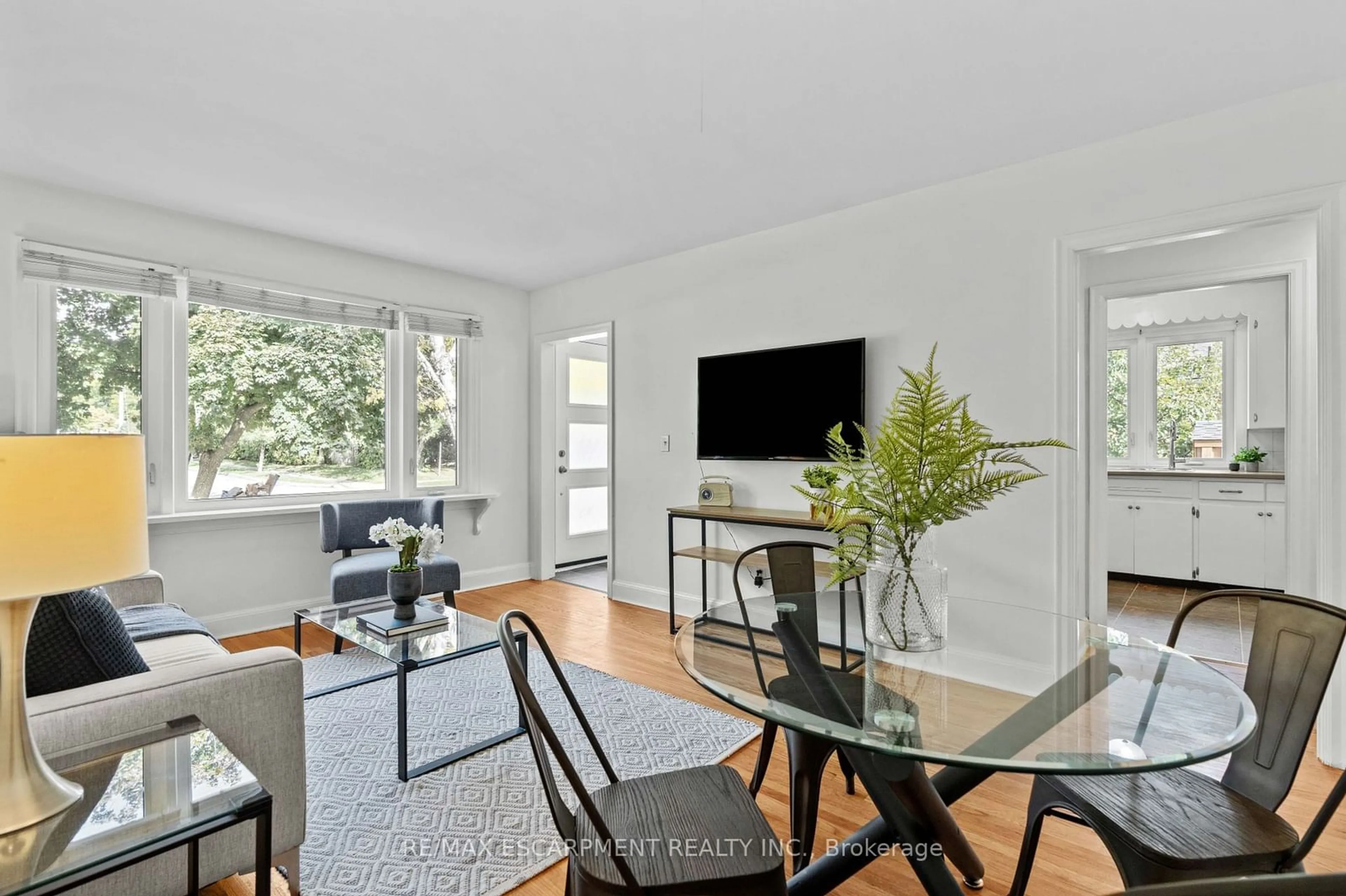 A pic of a room, wood floors for 1458 Fisher Ave, Burlington Ontario L7P 2L8