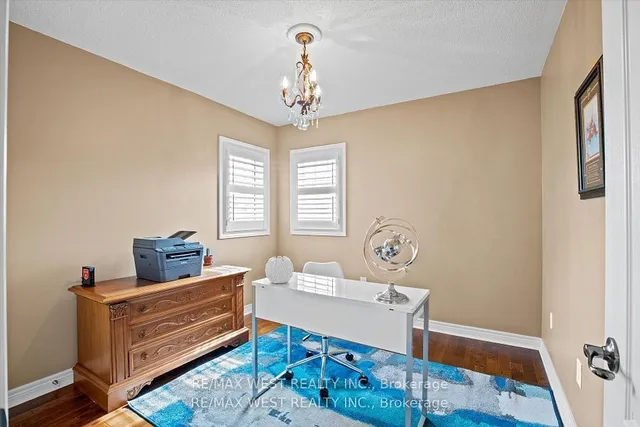 Additional property image - 17 Hawkridge Tr