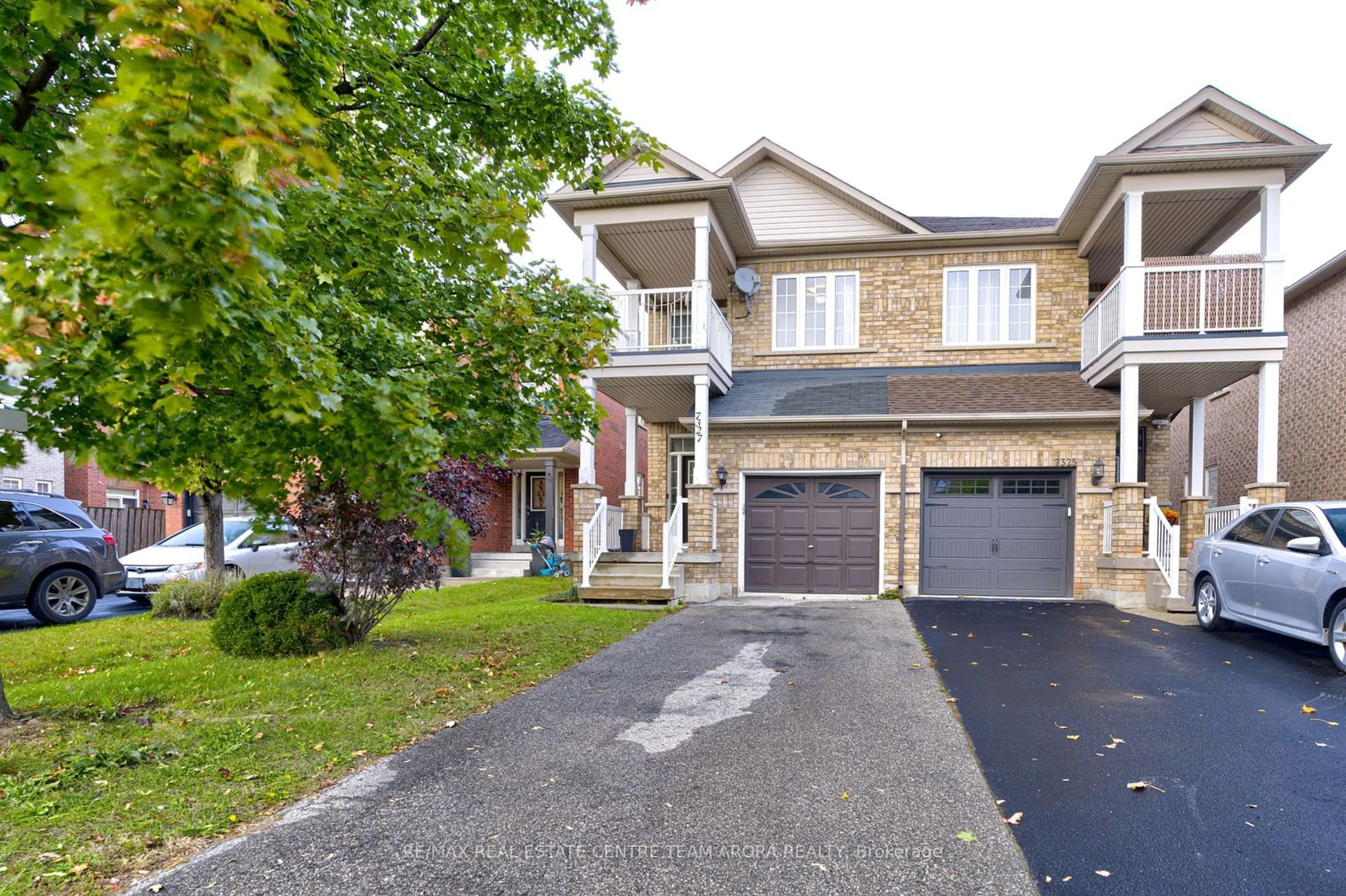 A pic from exterior of the house or condo, the street view for 7327 Bread Fruit Lane, Mississauga Ontario L5N 8P2