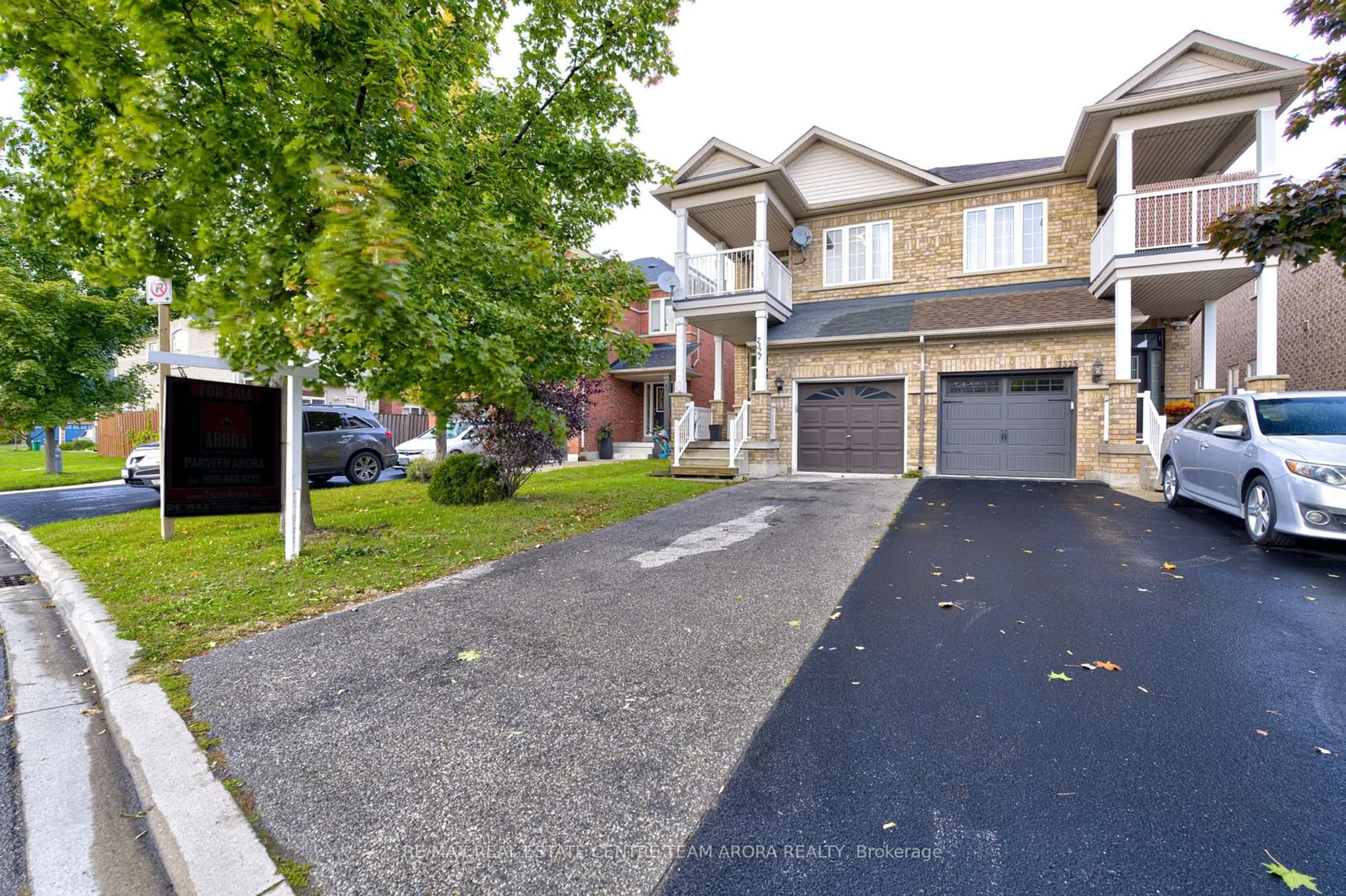 A pic from exterior of the house or condo, the street view for 7327 Bread Fruit Lane, Mississauga Ontario L5N 8P2