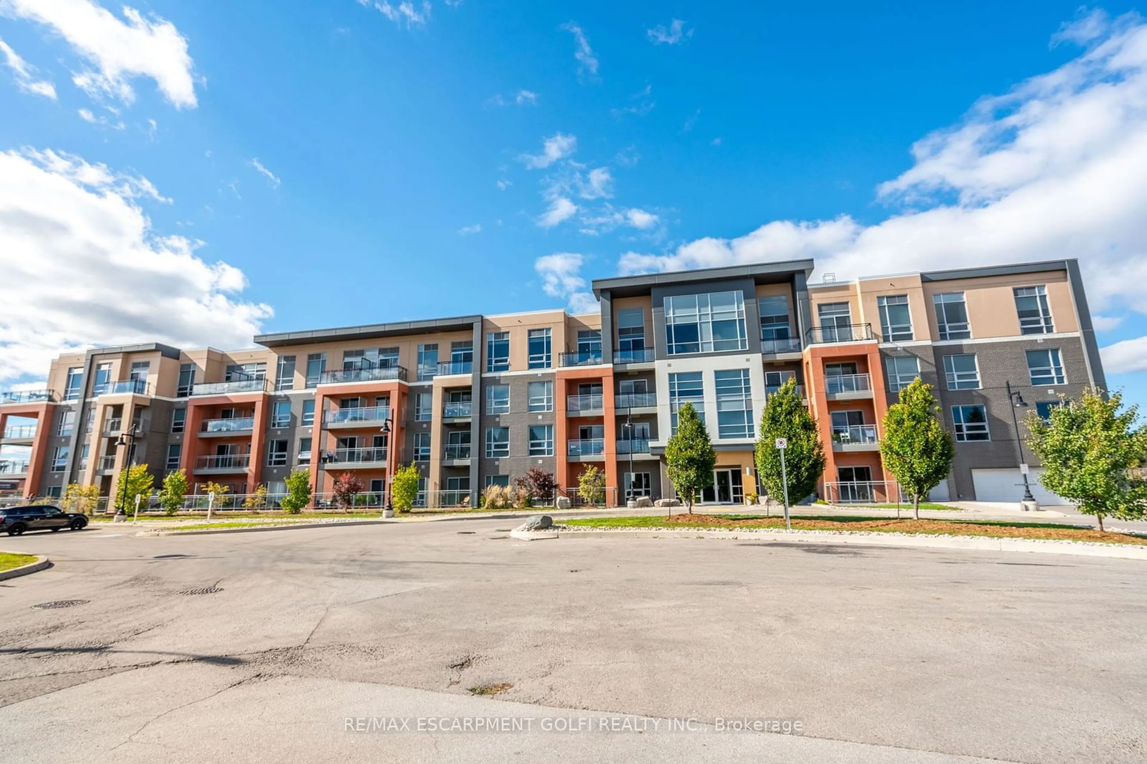 A pic from exterior of the house or condo, the front or back of building for 4040 Upper Middle Rd #310, Burlington Ontario L7M 0H2