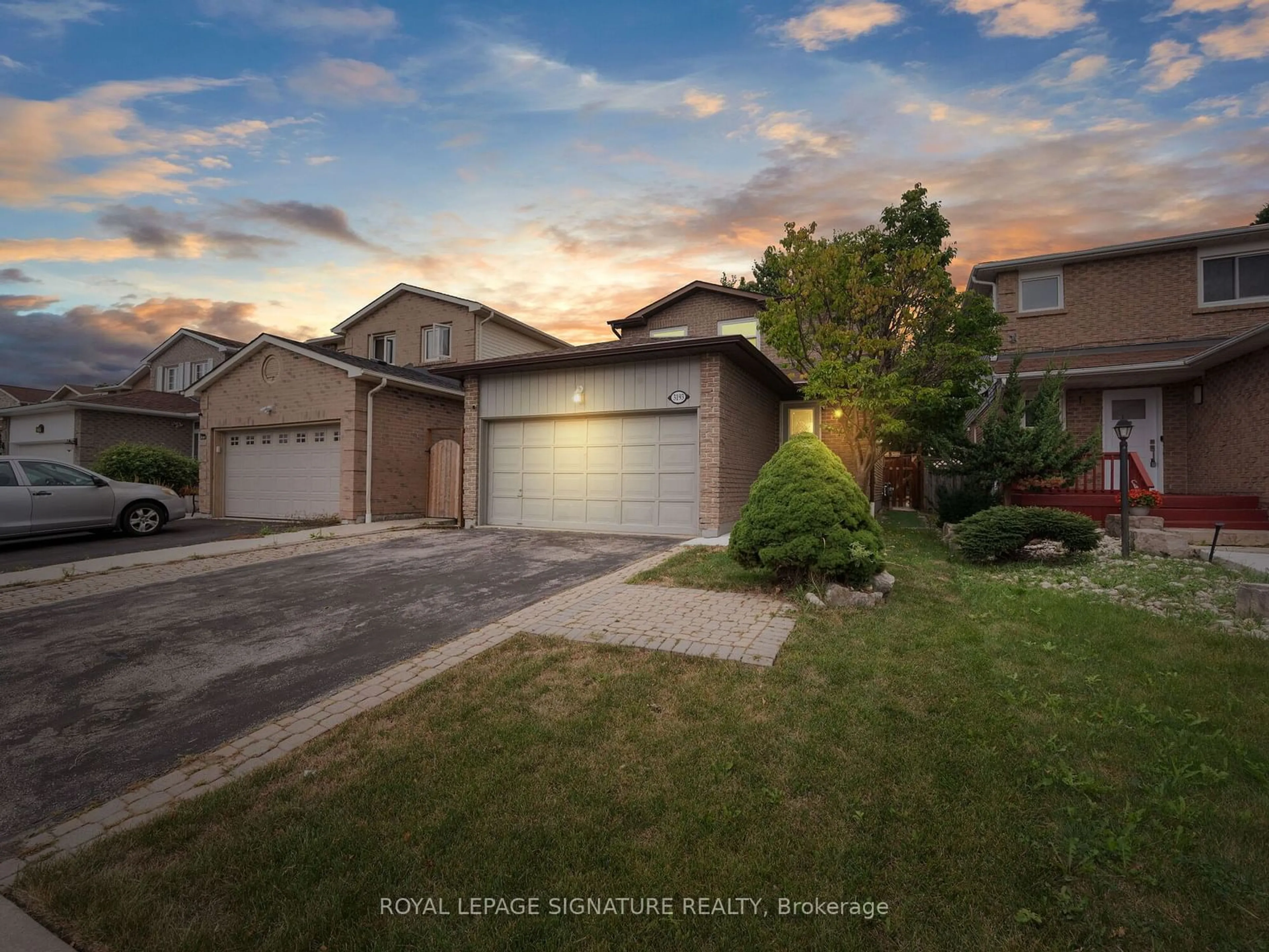 Frontside or backside of a home, the fenced backyard for 3193 Osbourne Rd, Mississauga Ontario L5L 4A4