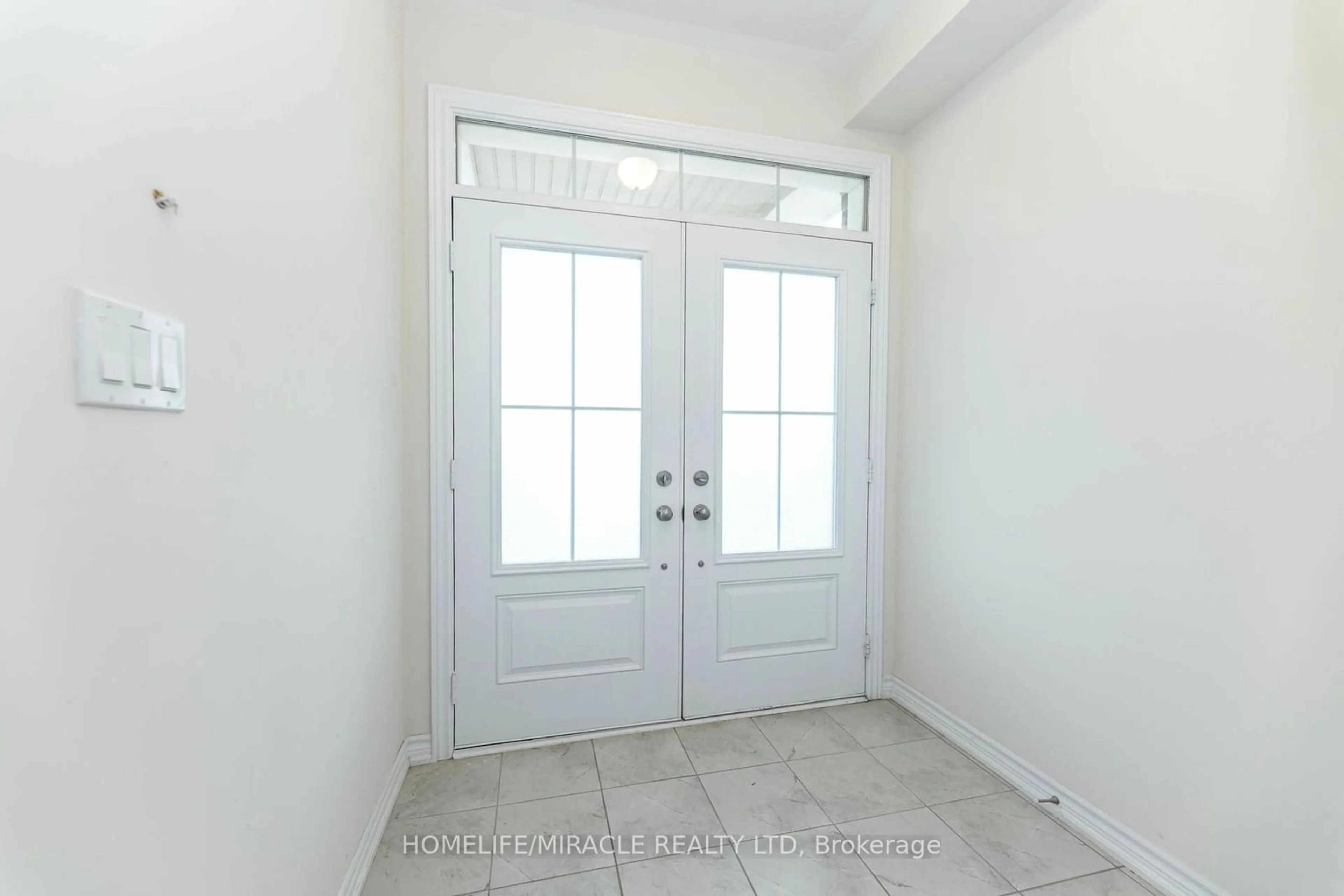 Indoor entryway, cement floor for 85 Royal Fern Cres, Caledon Ontario L7C 4G9