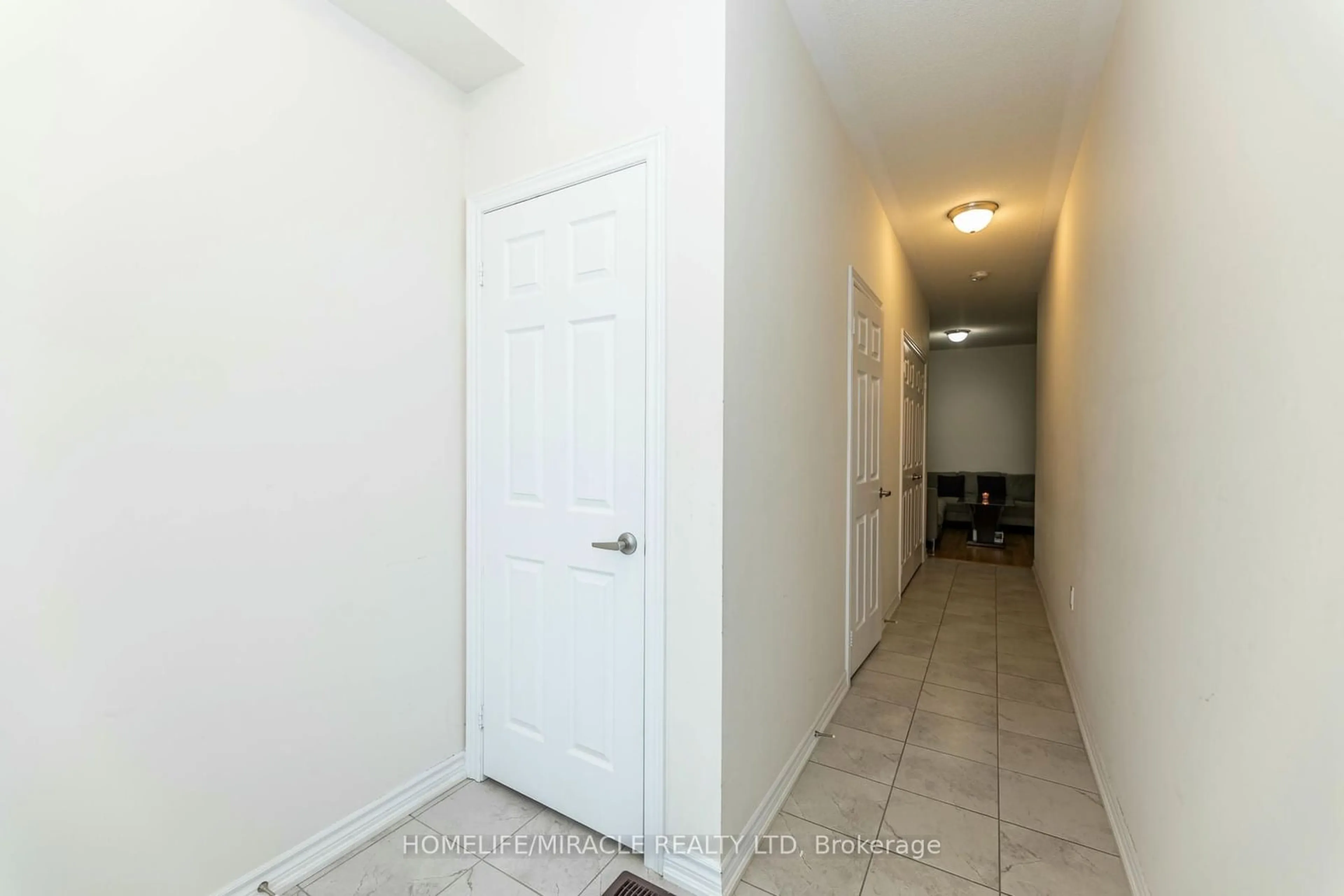 Indoor entryway, not visible floor for 85 Royal Fern Cres, Caledon Ontario L7C 4G9