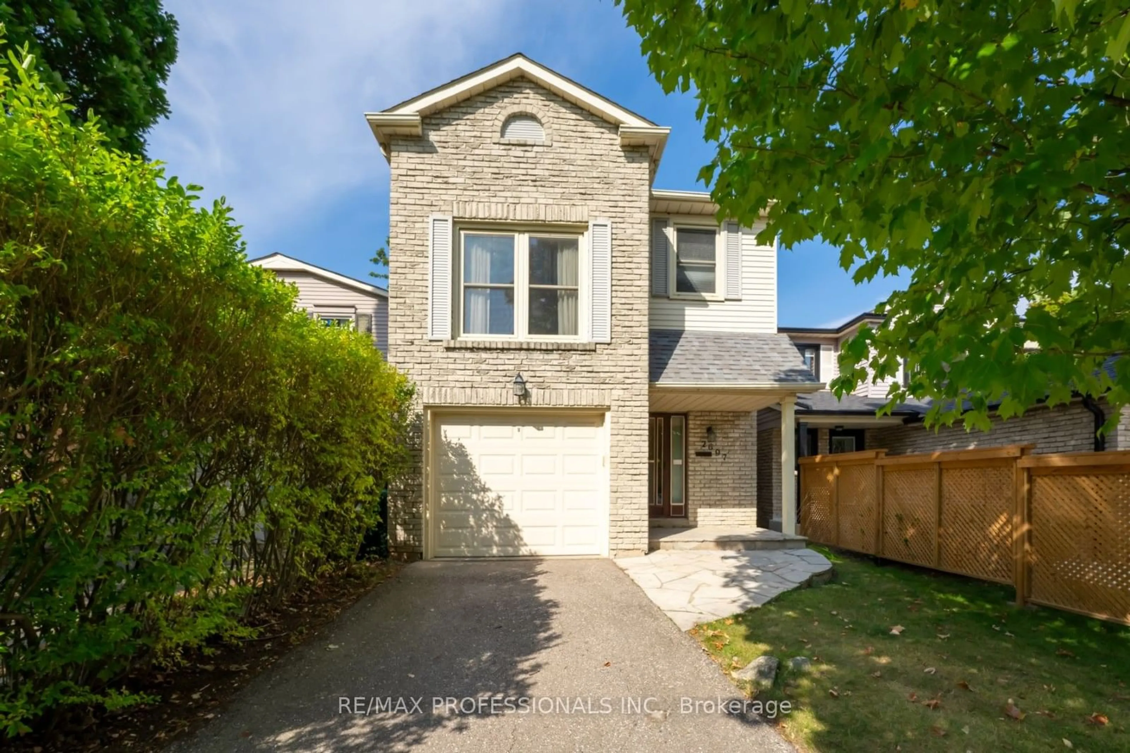 Frontside or backside of a home, cottage for 2697 Romark Mews, Mississauga Ontario L5L 2Z4