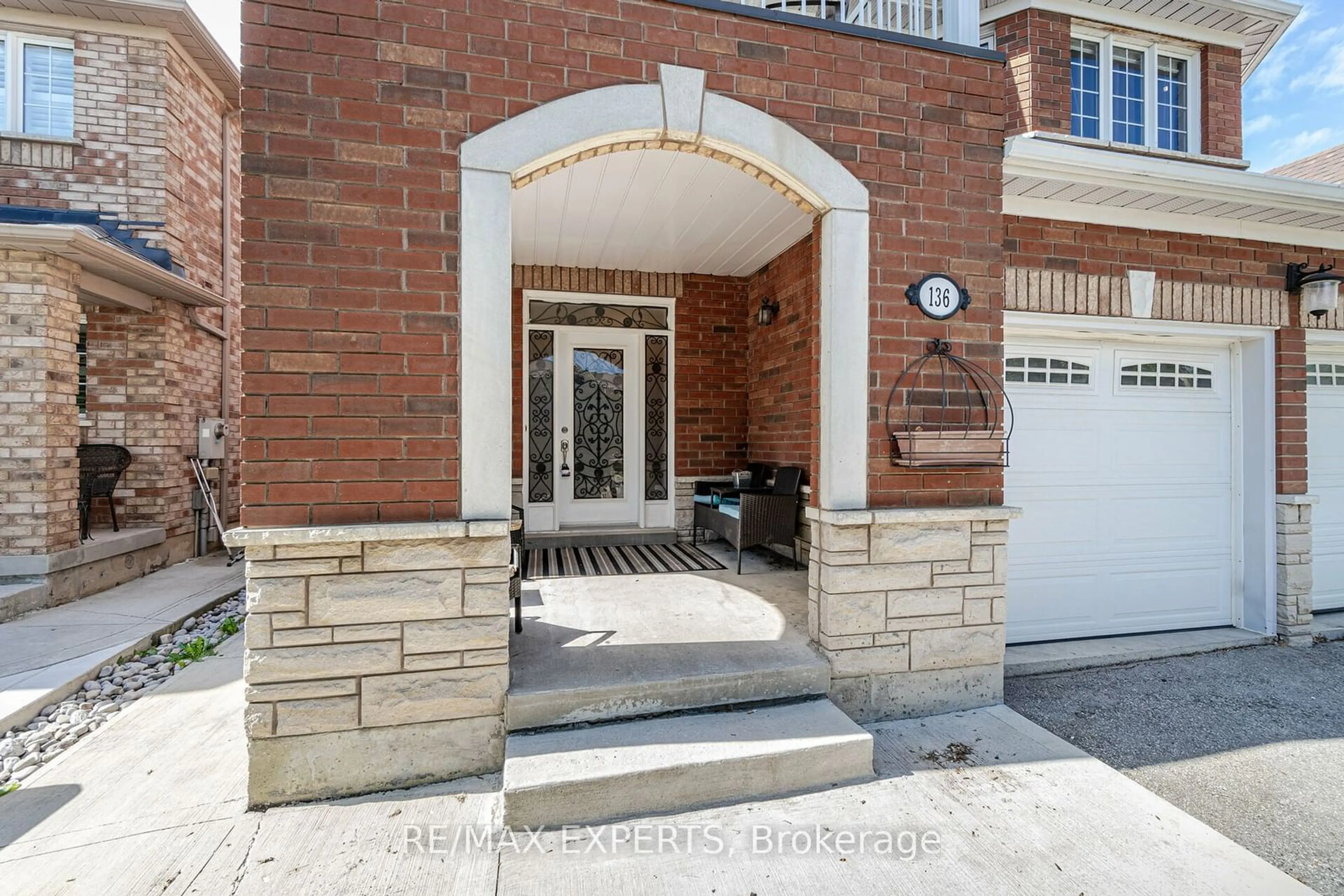 Indoor entryway, ceramic floors for 136 Van Scott Dr, Brampton Ontario L7A 1N5