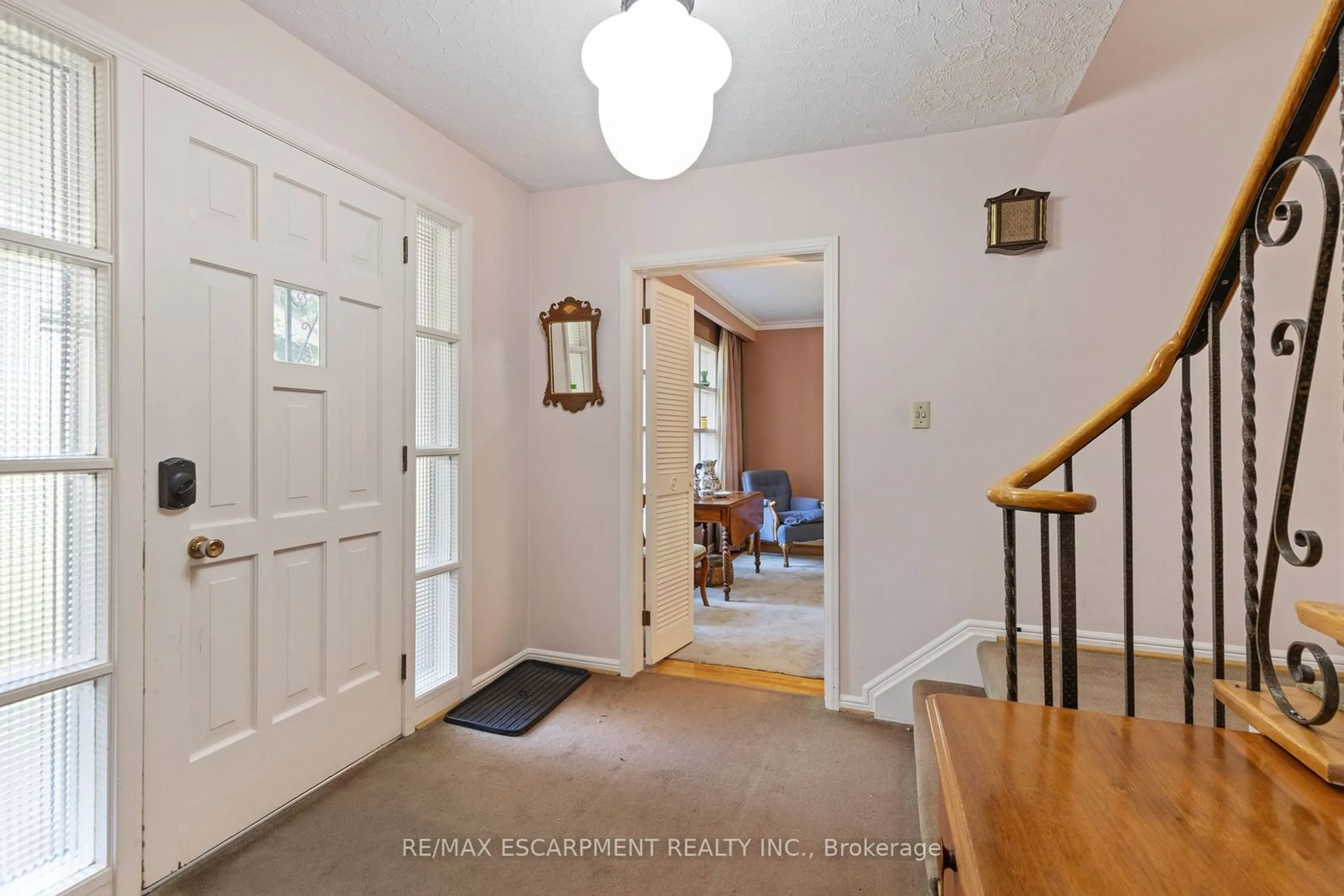 Indoor entryway, wood floors for 214 Donessle Dr, Oakville Ontario L6J 3Y6