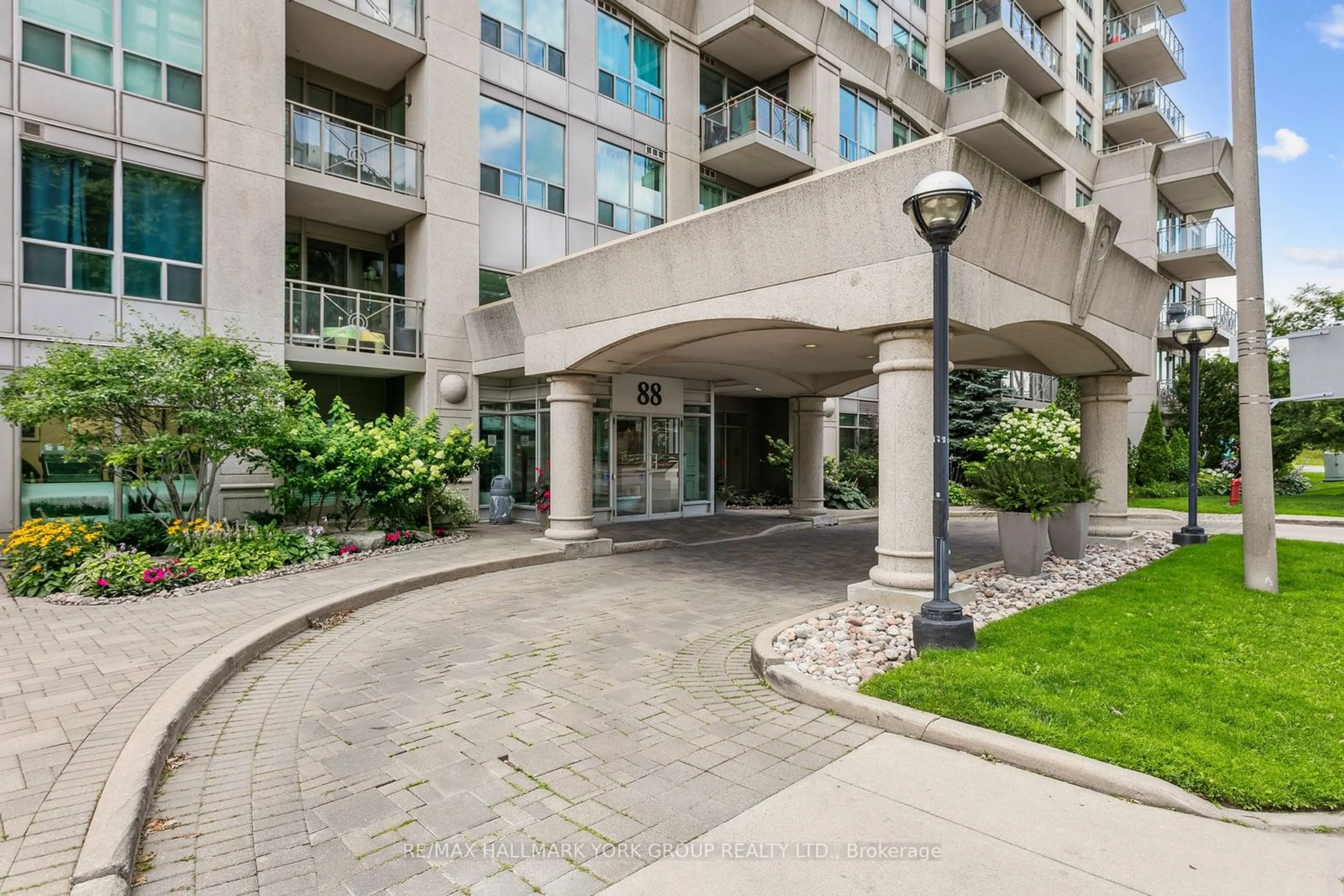 A pic from exterior of the house or condo, the front or back of building for 88 Palace Pier Crt #PH304, Toronto Ontario M8V 4C2