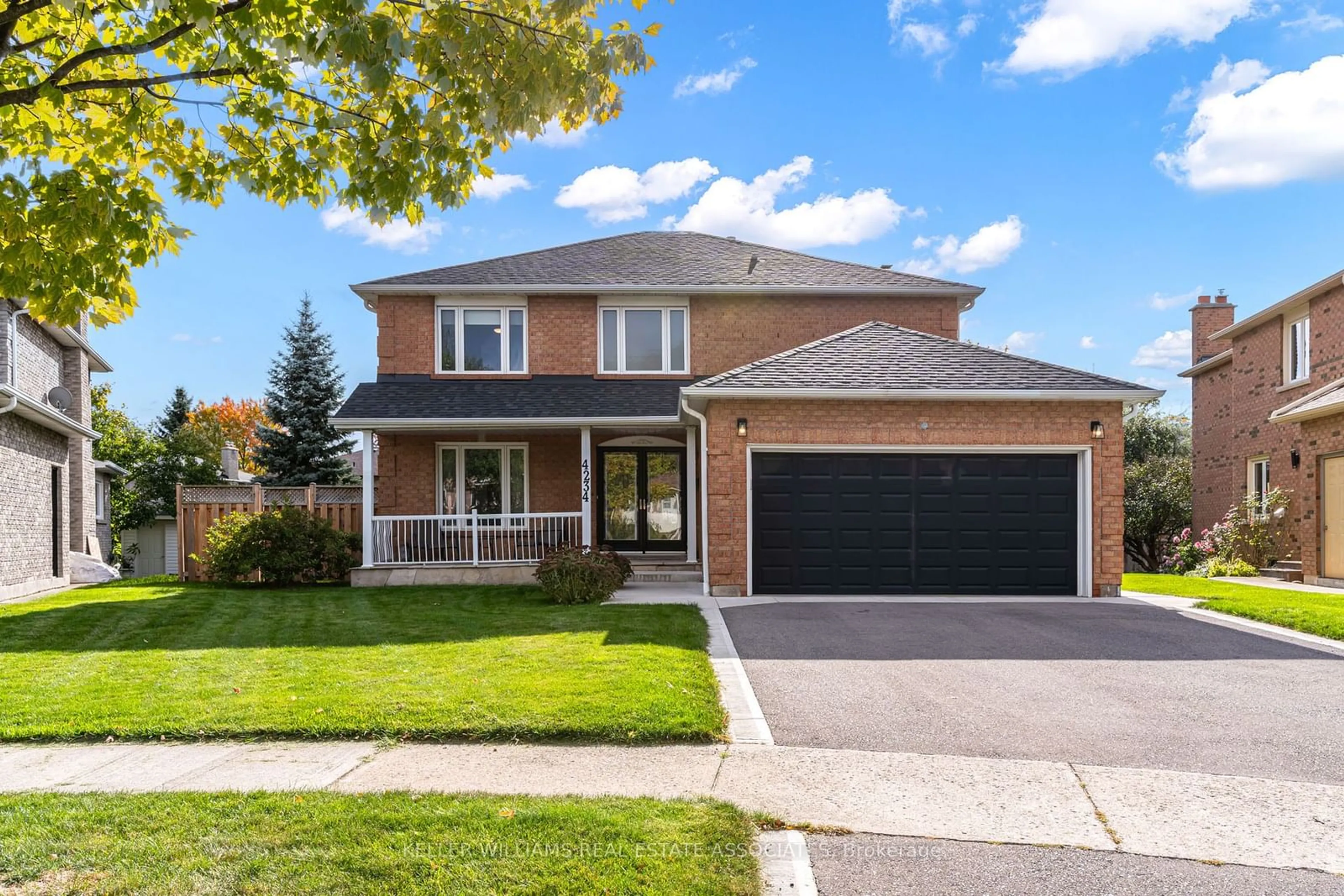 Home with brick exterior material for 4234 Monteith Crt, Mississauga Ontario L5C 4L1