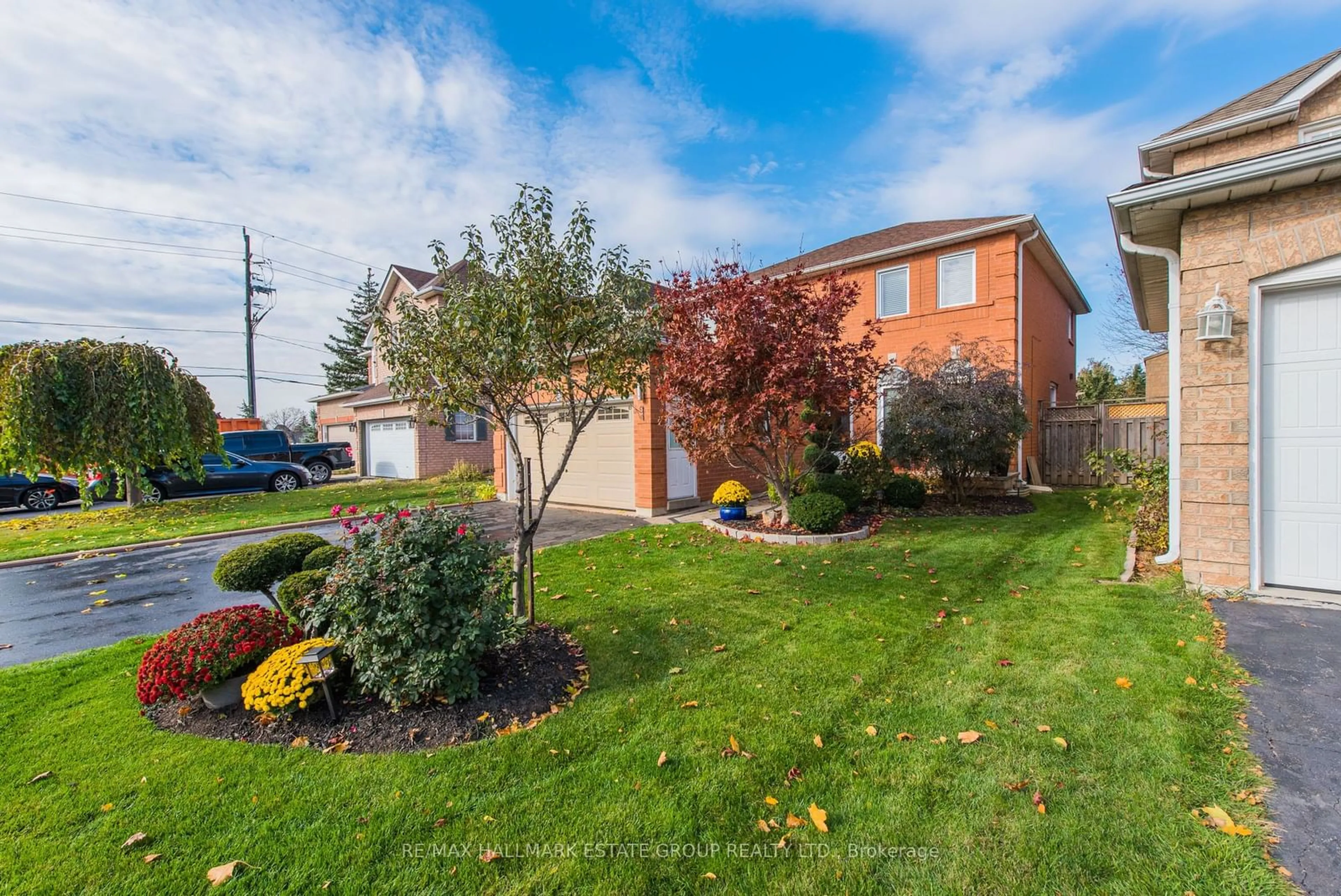 A pic from exterior of the house or condo, the fenced backyard for 5 Cochrane Ave, Brampton Ontario L6Z 4H8