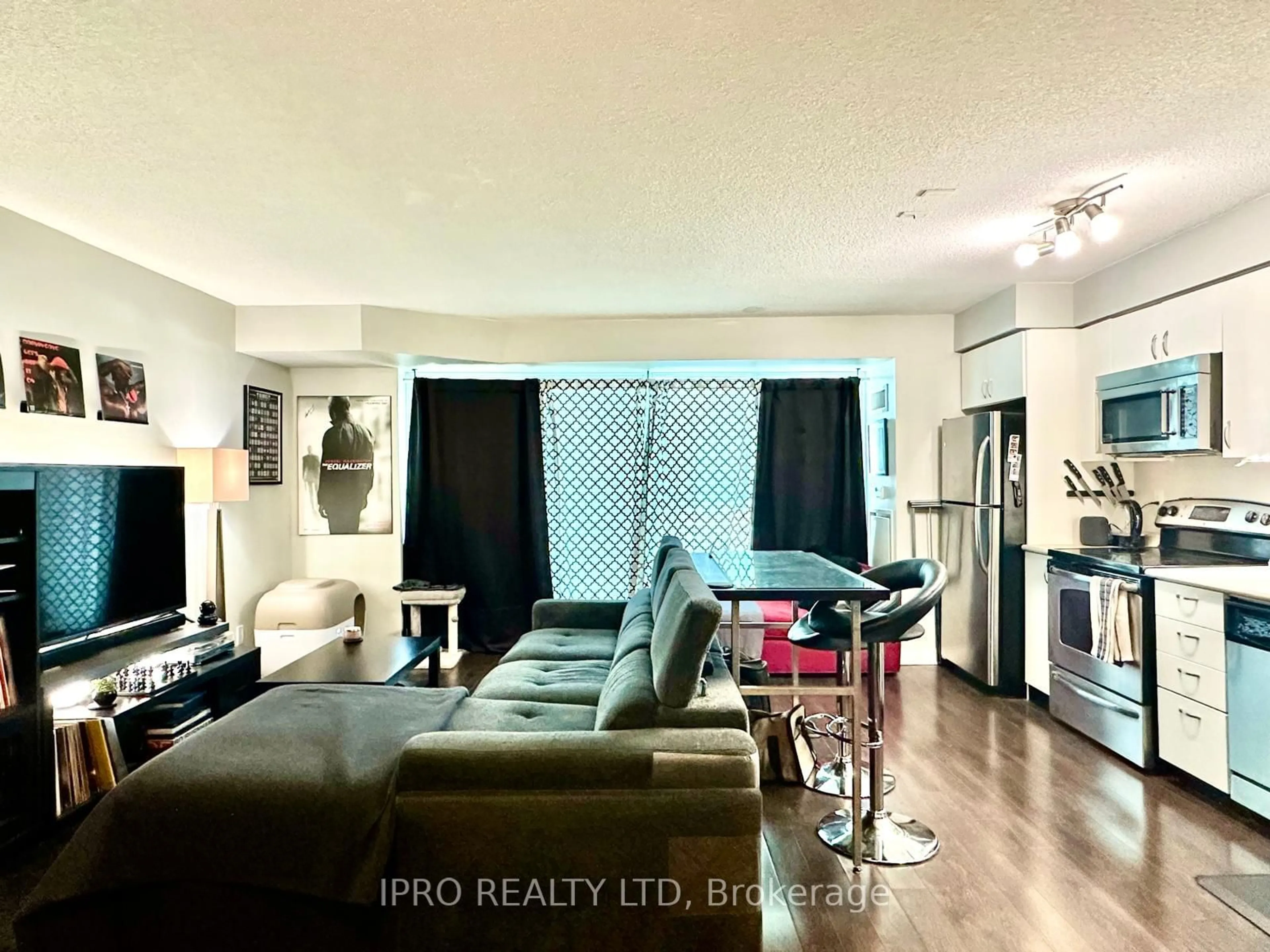 Living room, wood floors for 155 Legion Rd #1814, Toronto Ontario M8Y 0A7