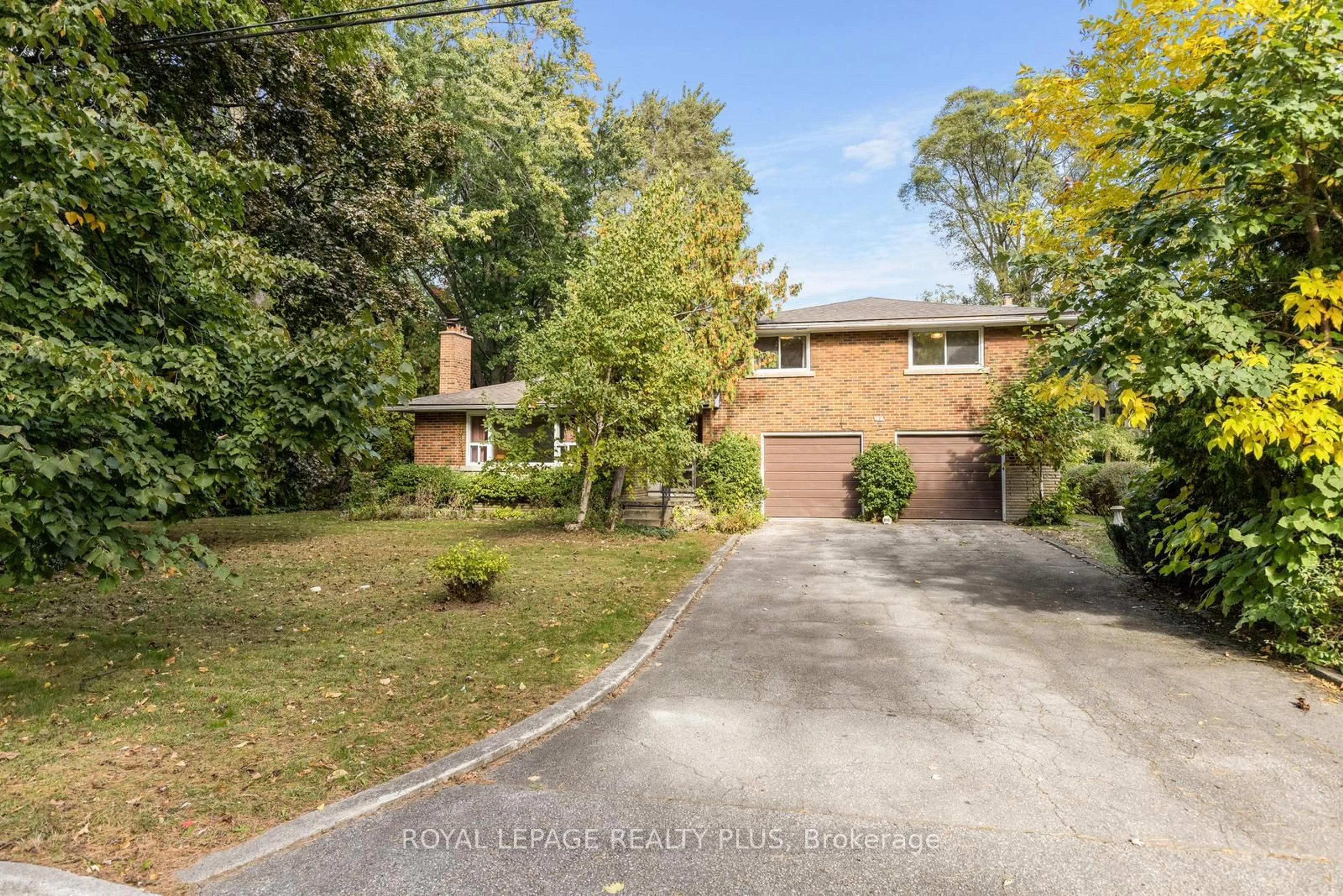 Frontside or backside of a home, the street view for 2113 Stonehouse Cres, Mississauga Ontario L5H 3H9