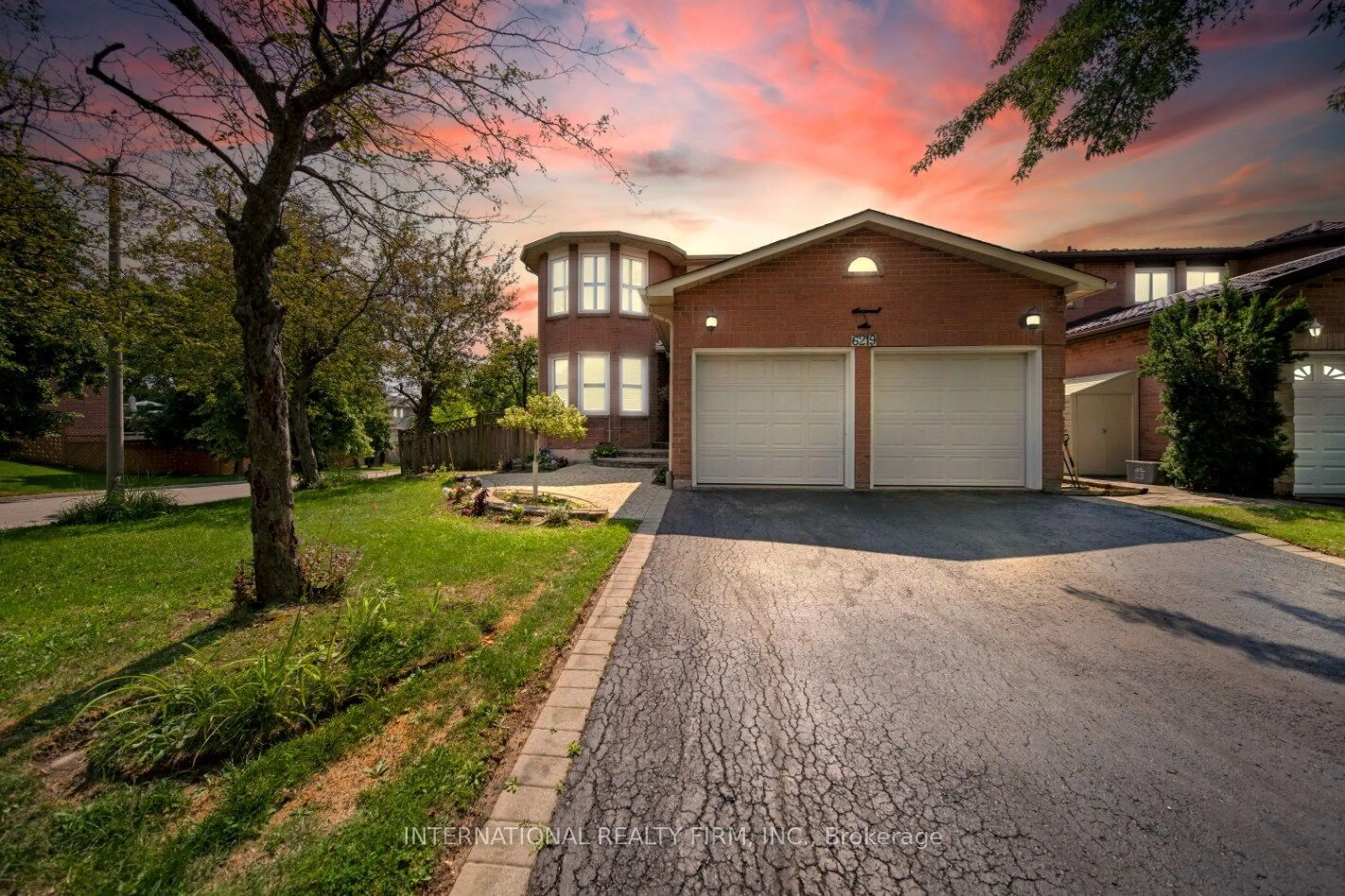 Home with brick exterior material for 6219 Camgreen Circ, Mississauga Ontario L5N 4N5