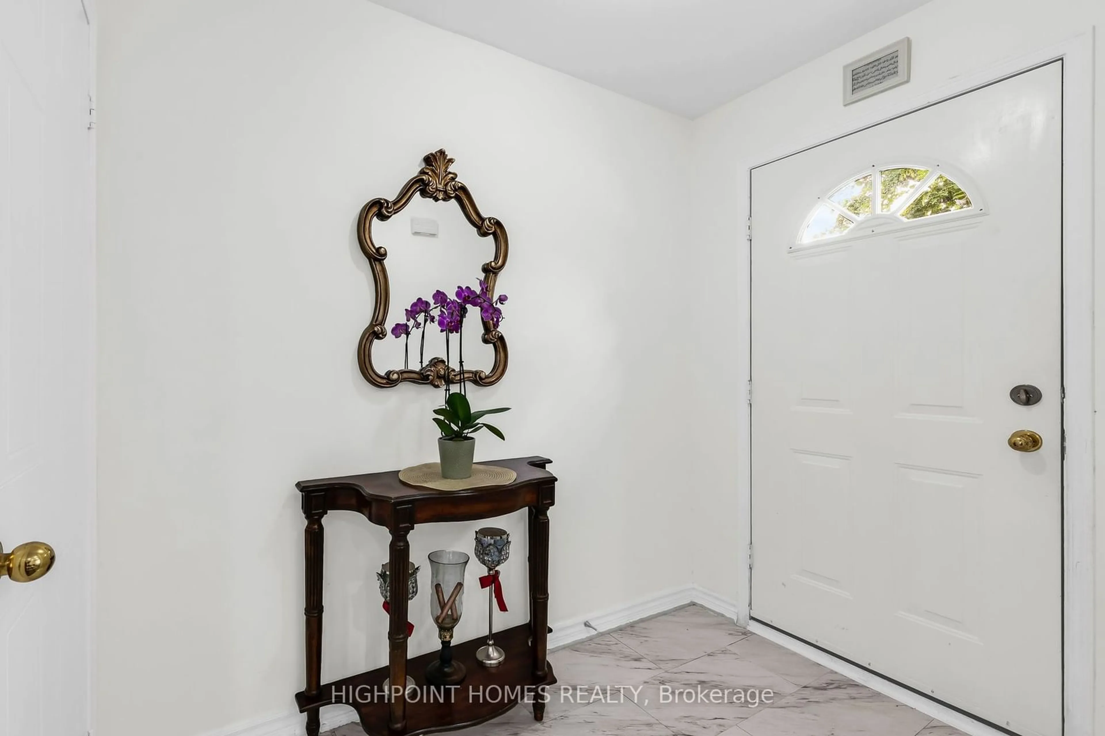 Indoor entryway, wood floors for 41 Softneedle Ave, Brampton Ontario L6R 1K4