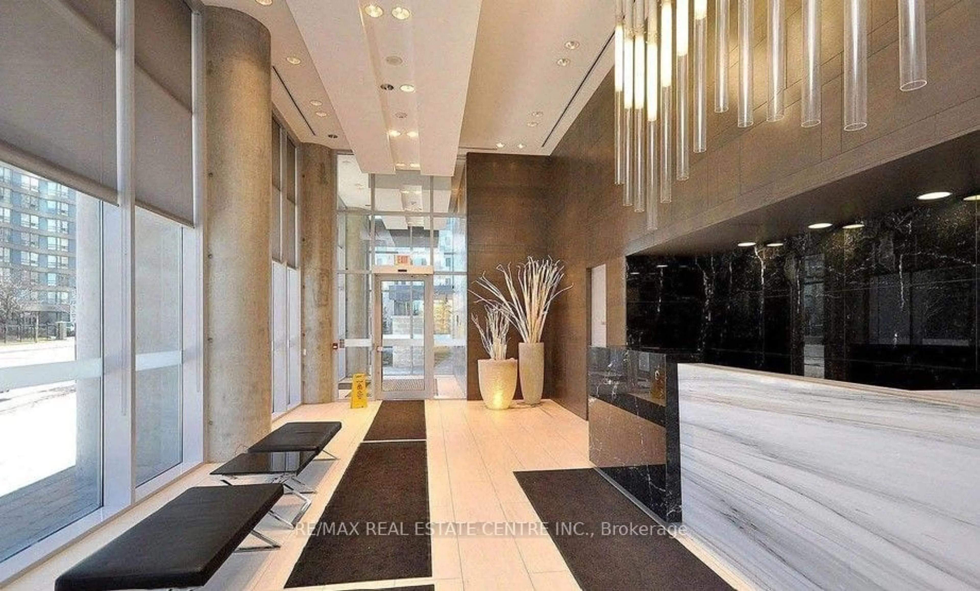 Indoor lobby, ceramic floors for 223 Webb Dr #2512, Mississauga Ontario L5B 0E8