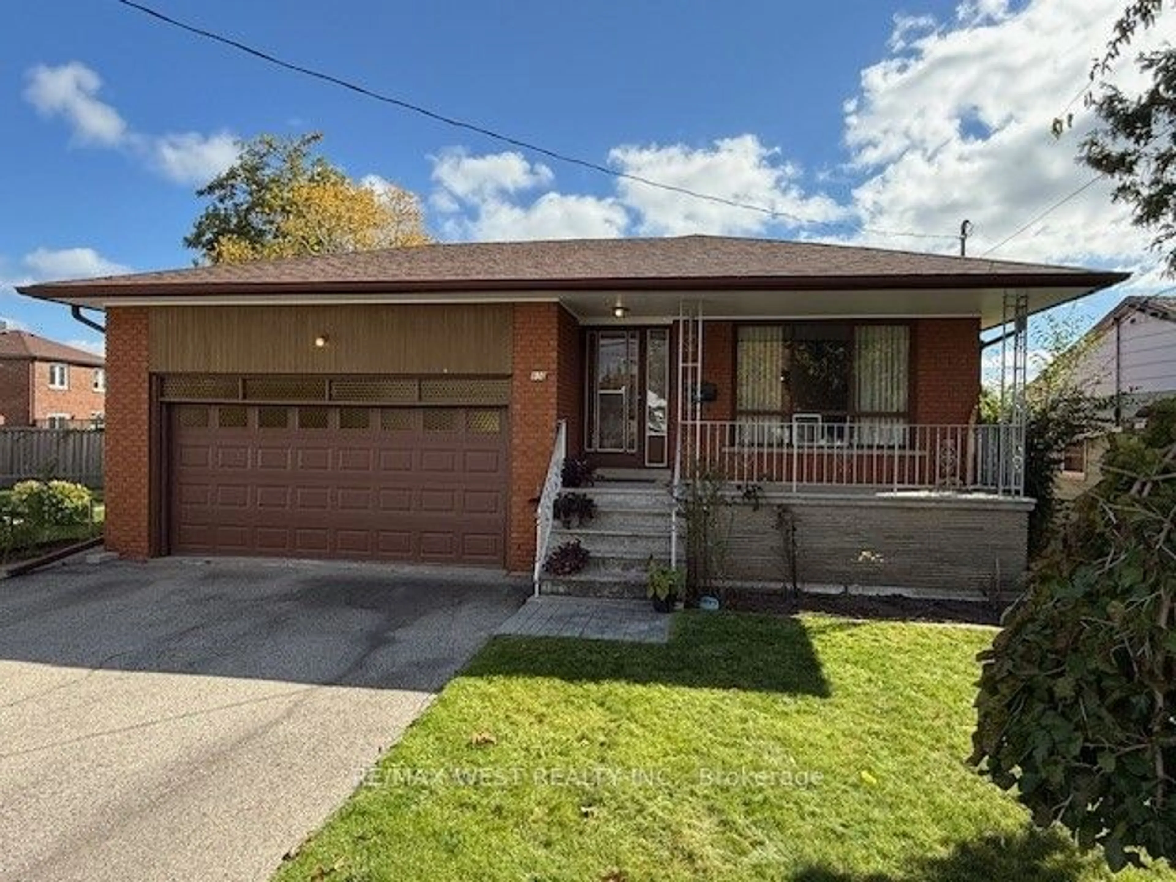 Frontside or backside of a home, the street view for 910 Atwater Ave, Mississauga Ontario L5E 1M1