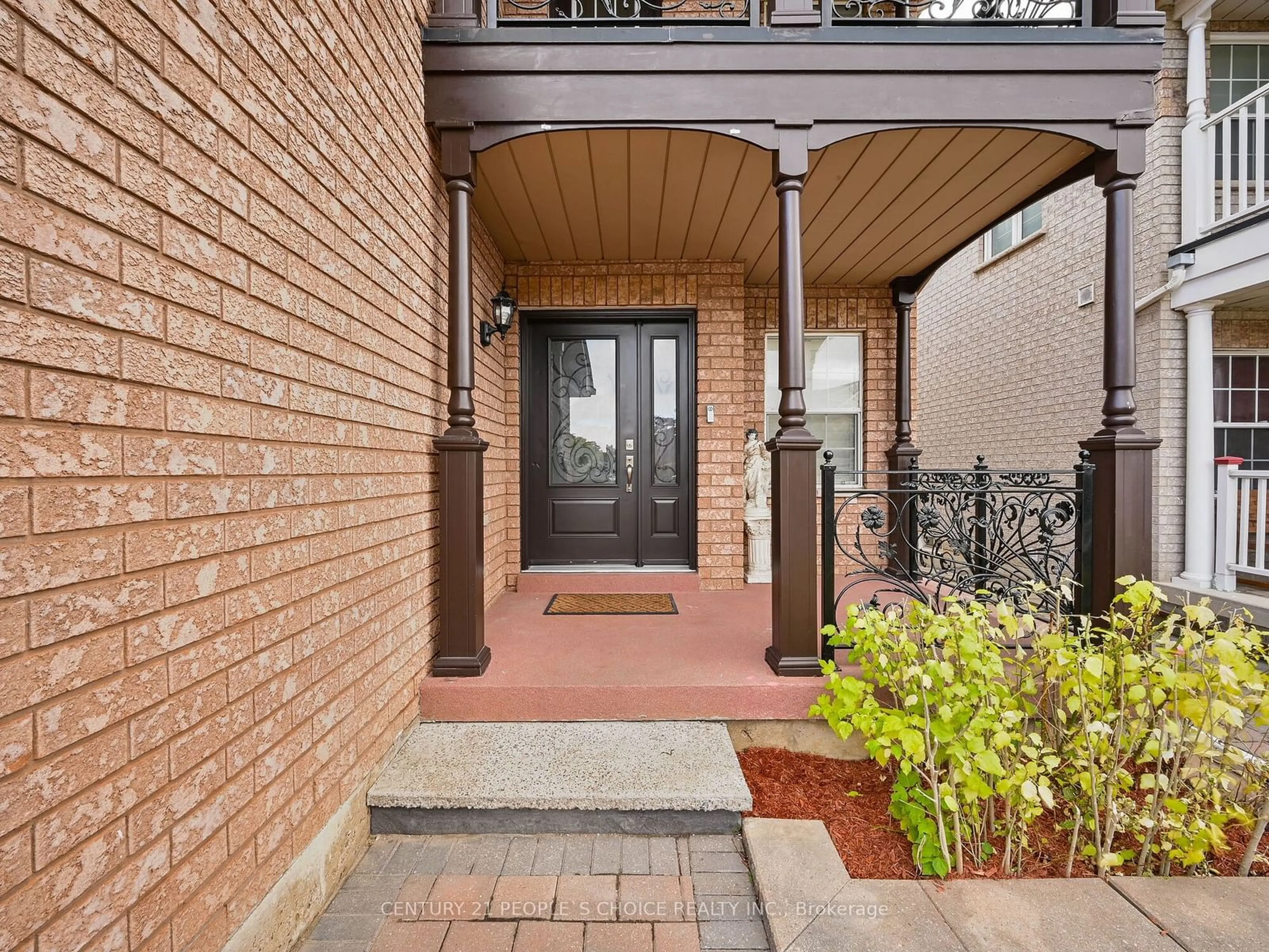 Indoor entryway, wood floors for 798 Crawford Mill Ave, Mississauga Ontario L5W 1B5