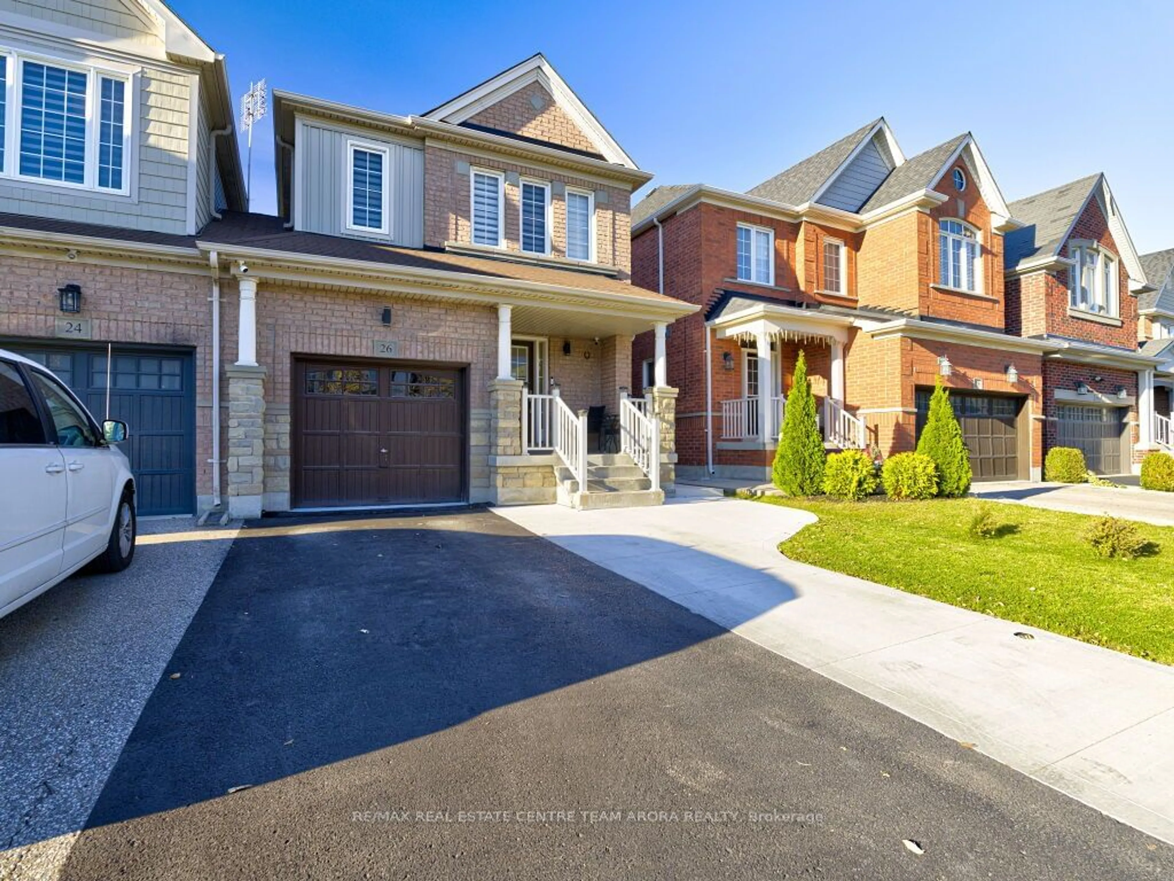 Home with brick exterior material for 26 LIGHTCATCHER Circ, Brampton Ontario L6P 3P5