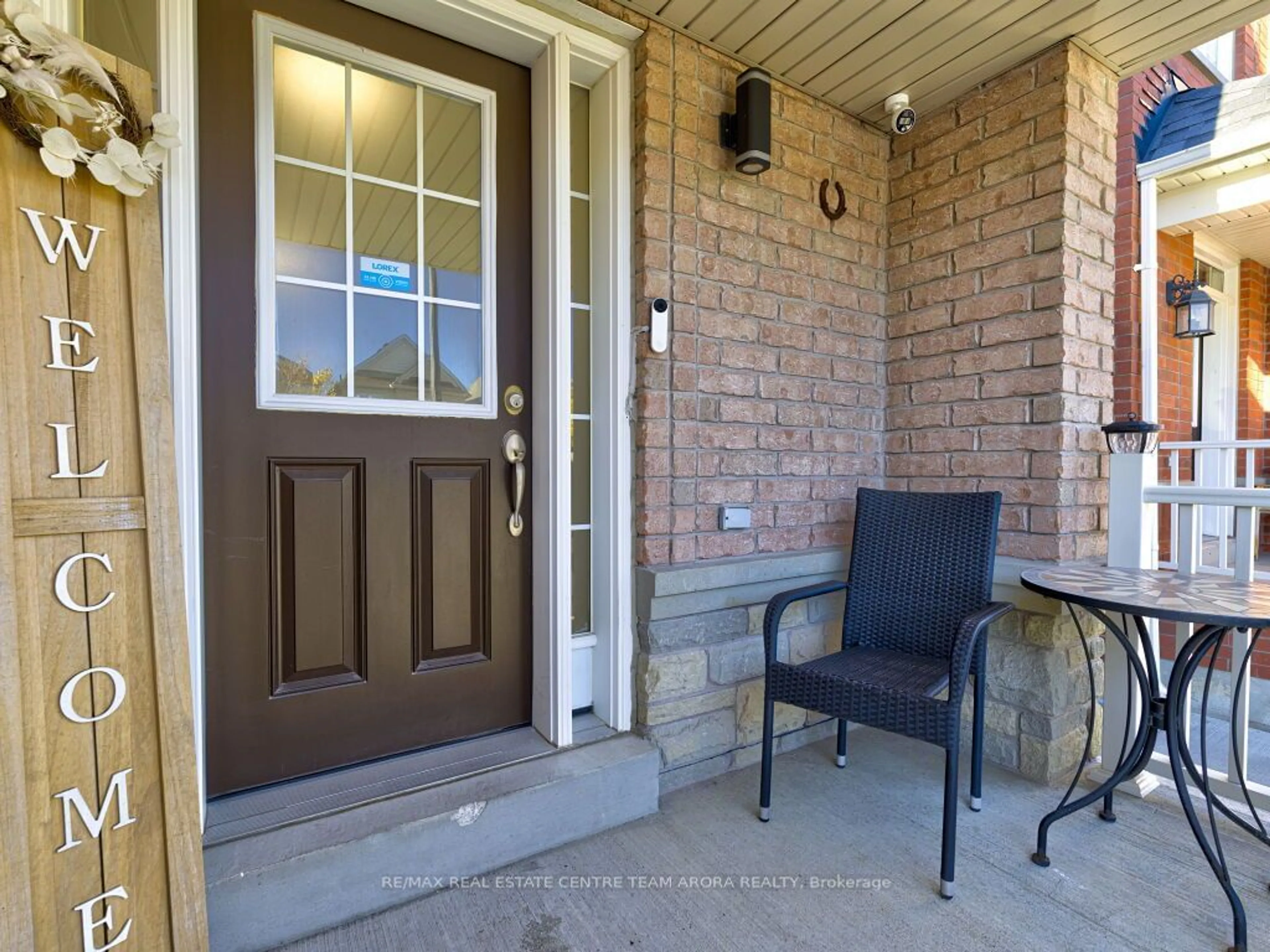 Indoor entryway, wood floors for 26 LIGHTCATCHER Circ, Brampton Ontario L6P 3P5