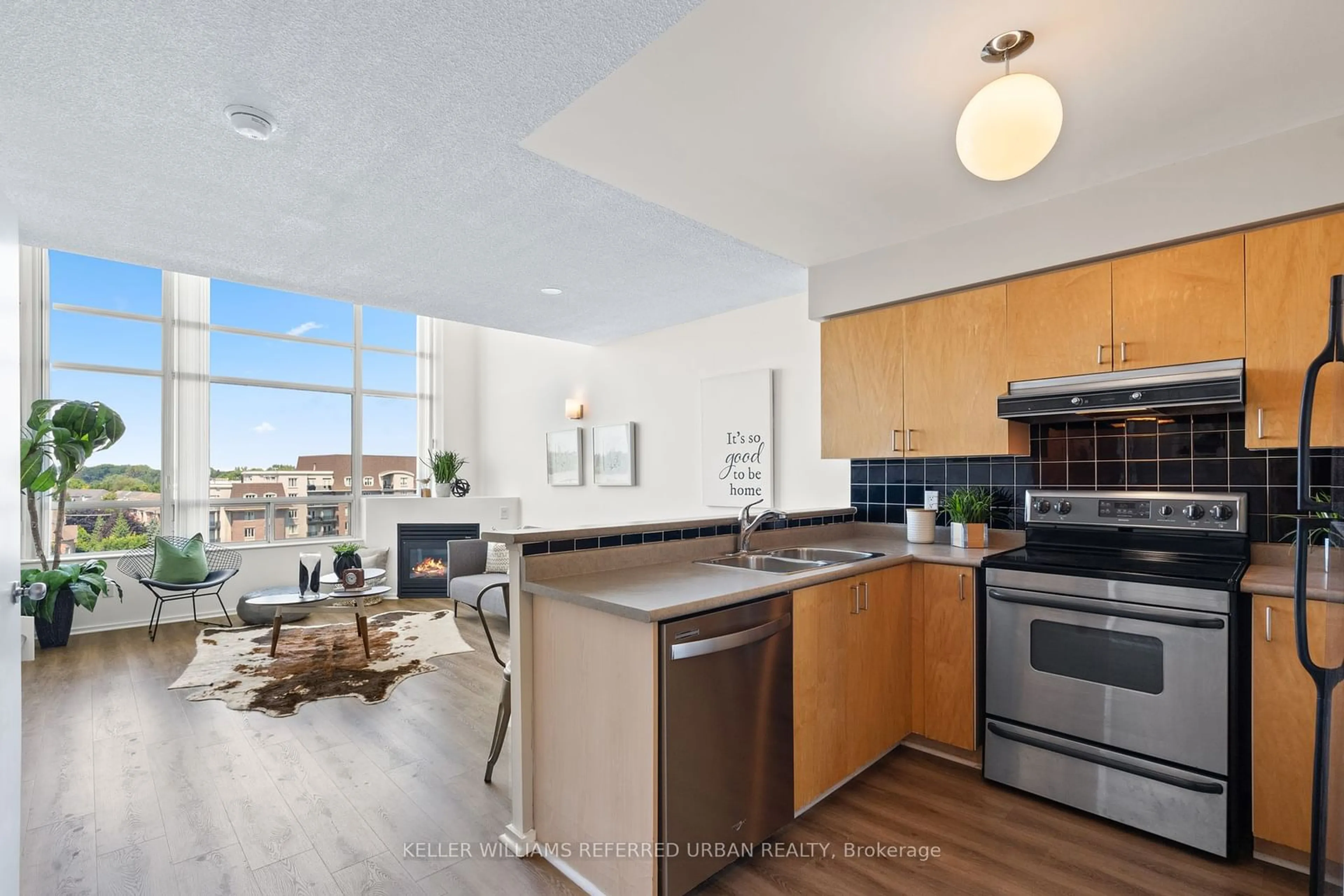 Open concept kitchen for 200 Manitoba St #534, Toronto Ontario M8Y 3Y9